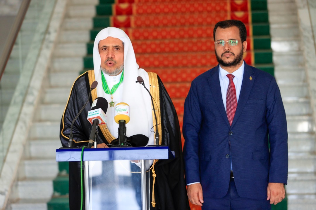 In a great ceremony attended by ministers: the Mauritanian president awards Sheikh Dr. Al-Issa the National Order of Merit for his international efforts in clarifying the true image of Islam