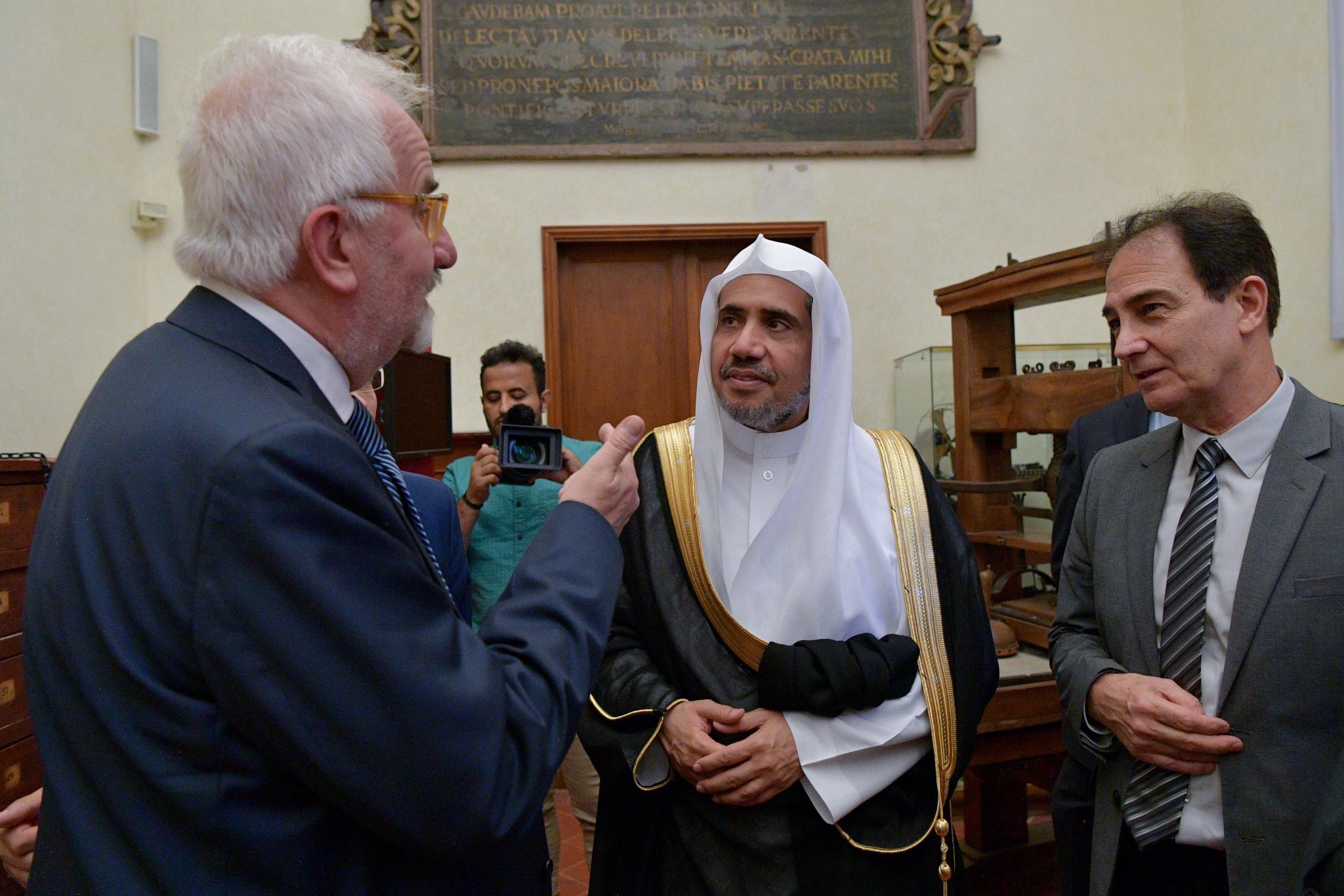 HE the SG of the MWL Dr. Mohammed Alissa visits the Library of Laurentian in Florence. He was received by the director of the library and reviewed a number of historical documents and books