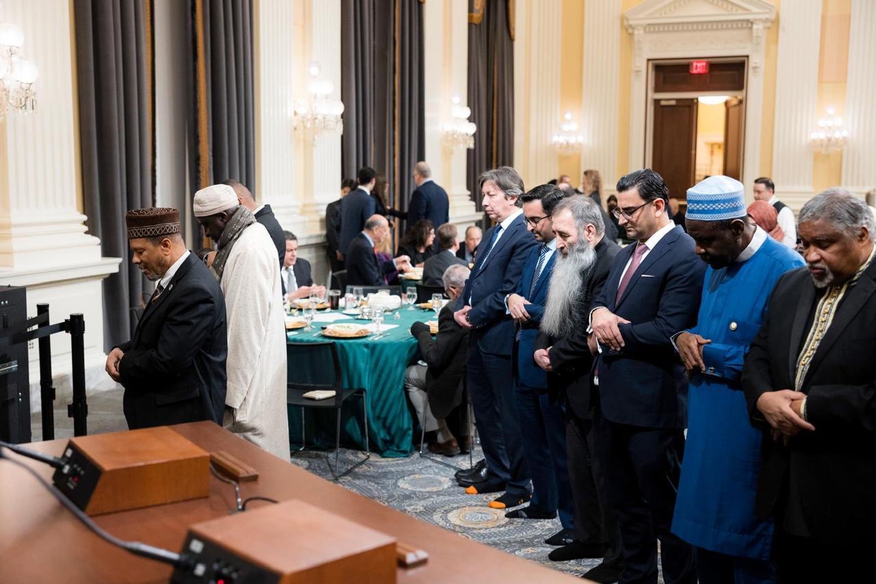 Attended by lawmakers, White House officials, and leaders of the Muslim community, the Muslim World League brings together representatives of faiths and policymakers for the first-ever Ramadan Iftar in the U.S. Congress.