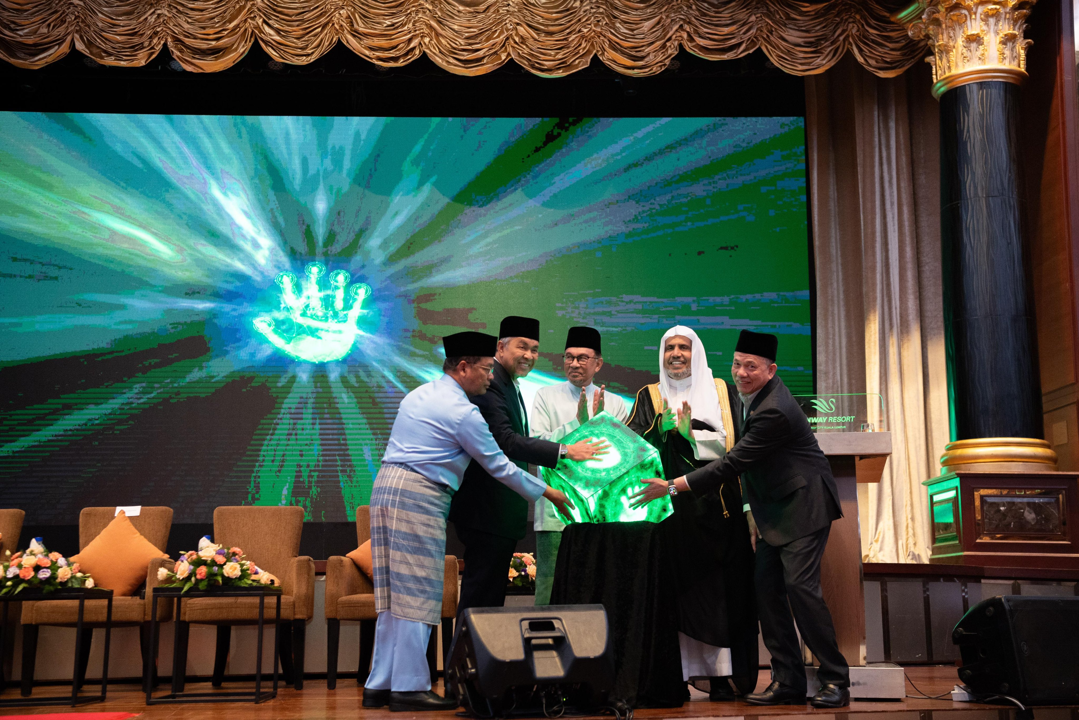 El Primer Ministro de Malasia anuncia que esta conferencia será considerada como la conferencia fundacional para la fraternidad y la cooperación entre los líderes religiosos