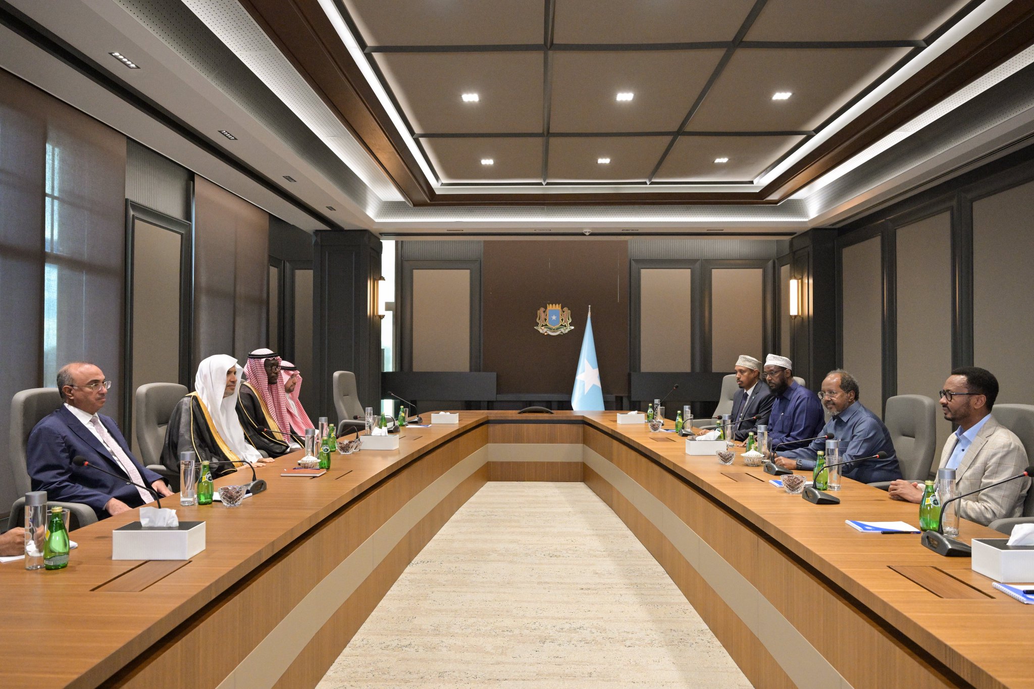 Yang Mulia Presiden Republik Federal Somalia, Bapak Dr. Hassan Sheikh Mohamud, menerima kunjungan Yang Mulia Sekretaris Jenderal LMD sekaligus Ketua Organisasi Ulama Muslim, Syekh Dr. Mohammed Al-Issa  , di Istana Kepresidenan