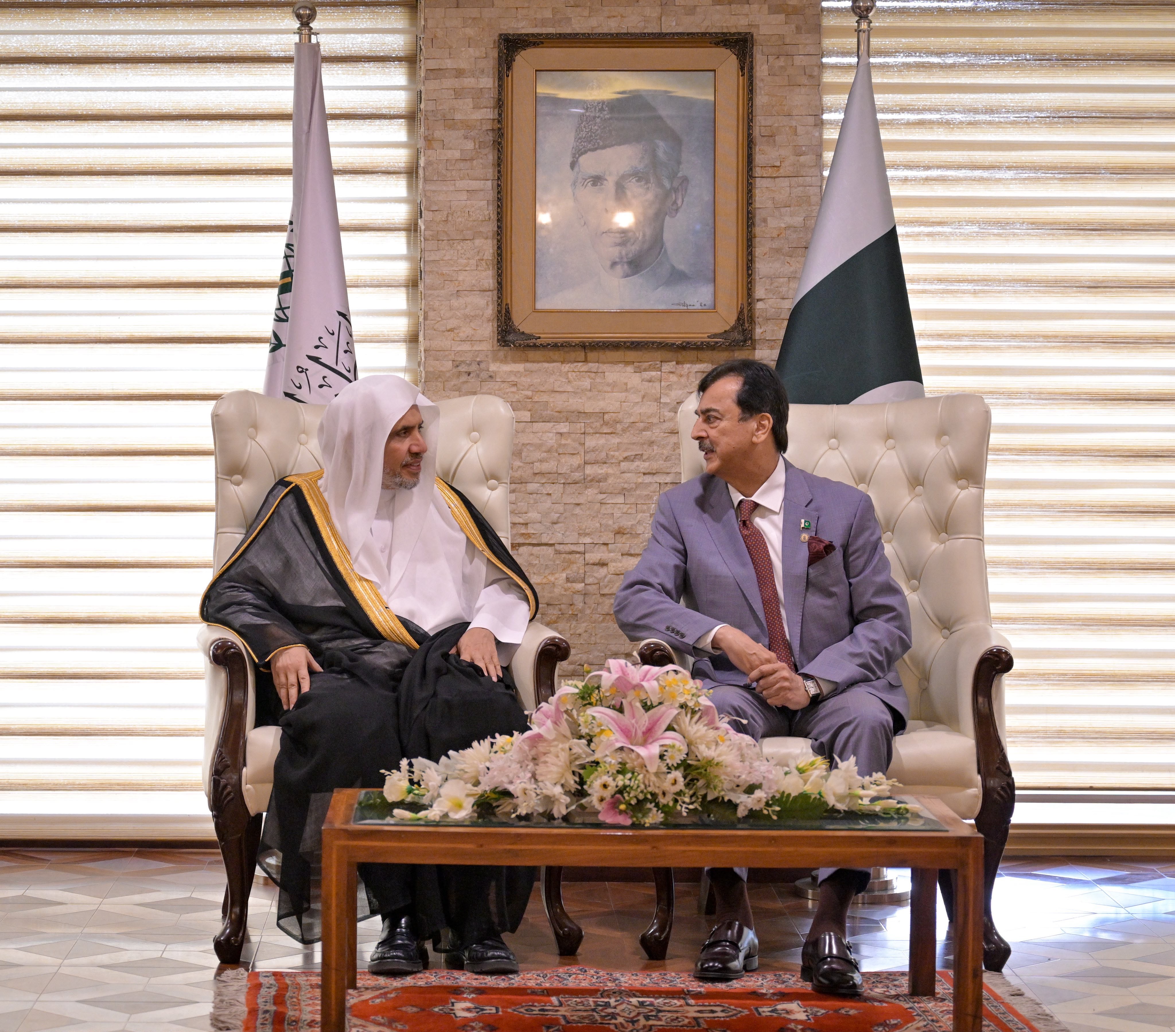 Le Président du Sénat et le Président de la Cour suprême du Pakistan reçoivent le Secrétaire général de la Ligue islamique mondiale.