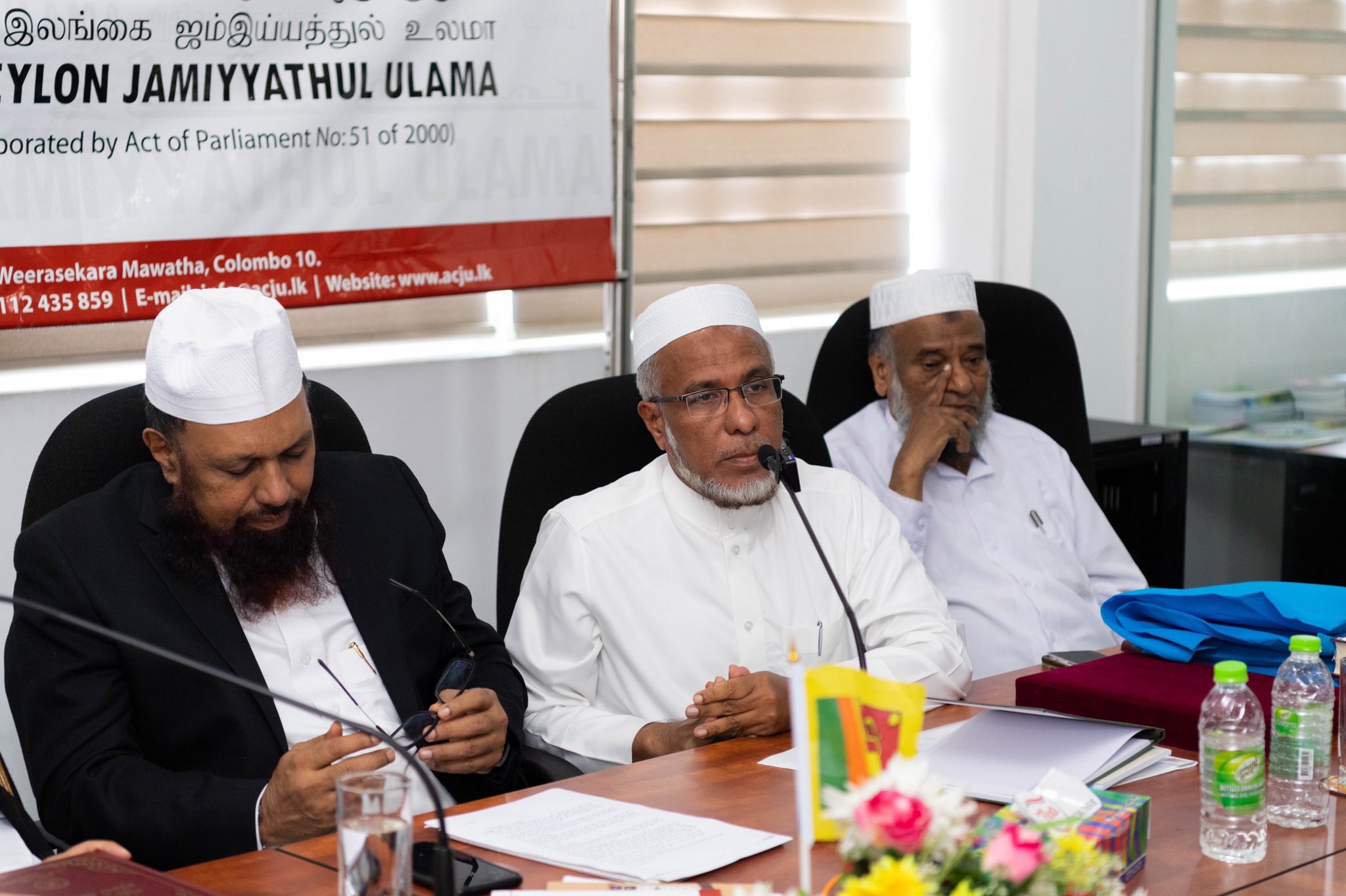 Le SG de la Ligue Islamique Mondiale s’est réuni à Colombo avec le président de l’Association des savants du Sri Lanka et avec ses membres qui ont apprécié la visite de la LIM qui a soulevé l’importance du rôle de l’association pour assurer l’harmonie religieuse et ethnique.