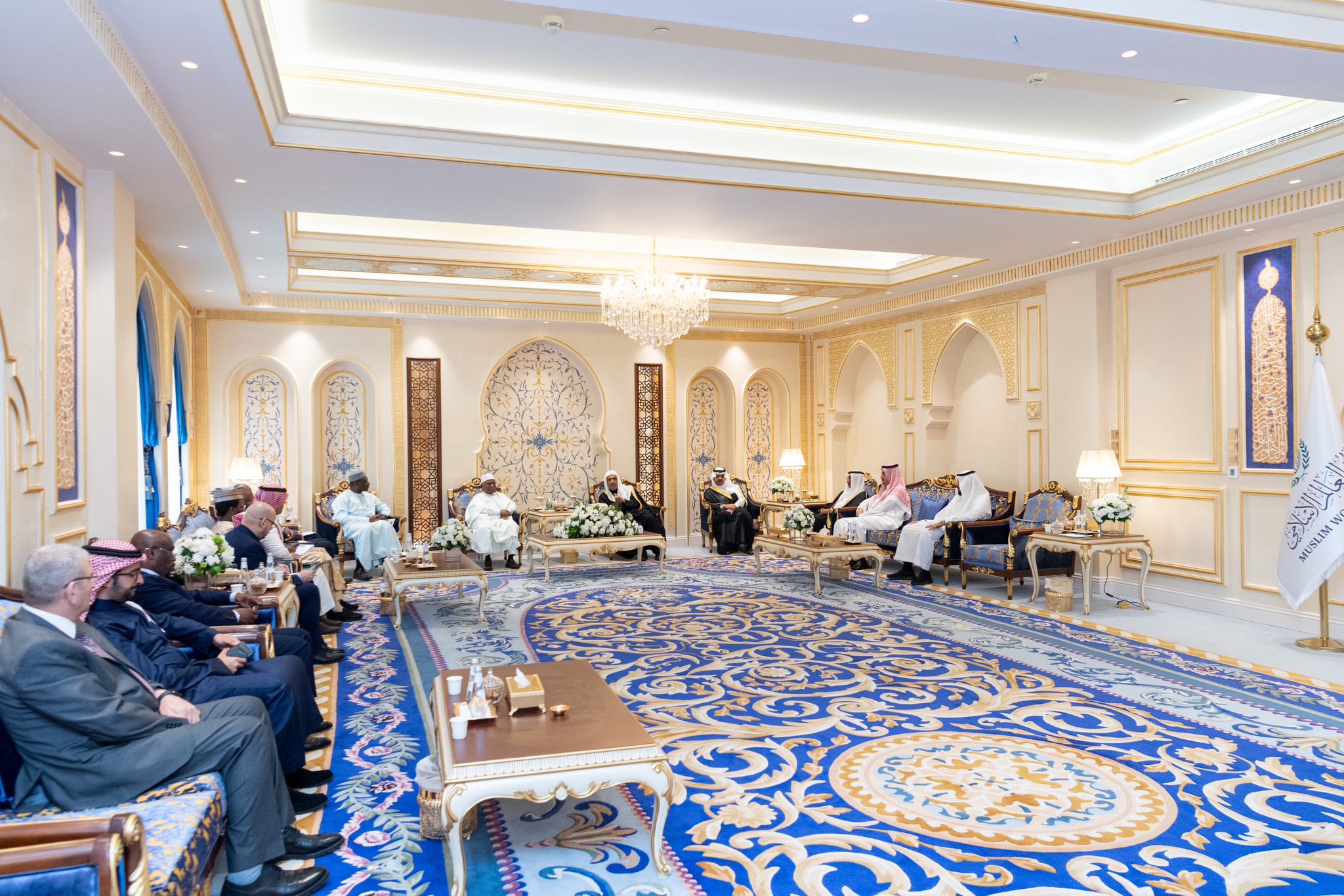 Syekh Dr.  Mhmd Alissa  bertemu dengan Sekjen Organisasi Kerjasama Islam, Tuan Hissein Brahim Taha, yang didampingi oleh Sekretaris Akademi Fiqh Islam Internasional OKI, Prof. Dr. Koutoub Sano, di kantornya di Makkah. Mereka membahas sejumlah topik yang menjadi kepentingan bersama.