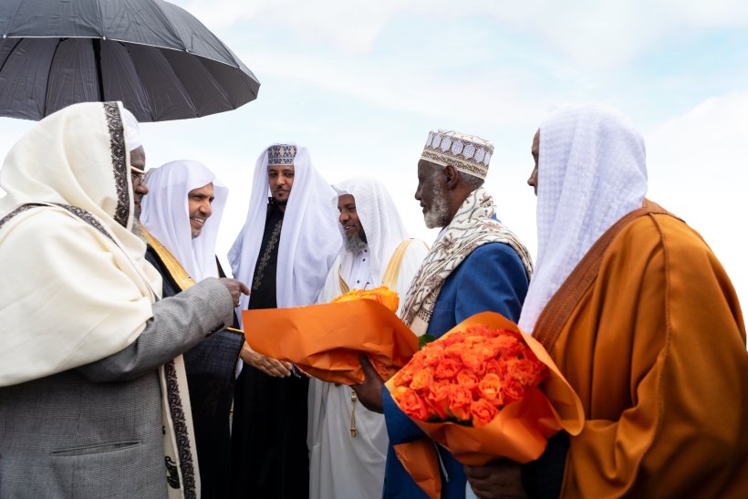 La délégation de la Ligue islamique mondiale conduite par cheikh Mohammad Alissa arrive à Addis-Abeba, la capitale de l'Éthiopie et de l'Union africaine, pour rencontrer les responsables  politiques, religieux