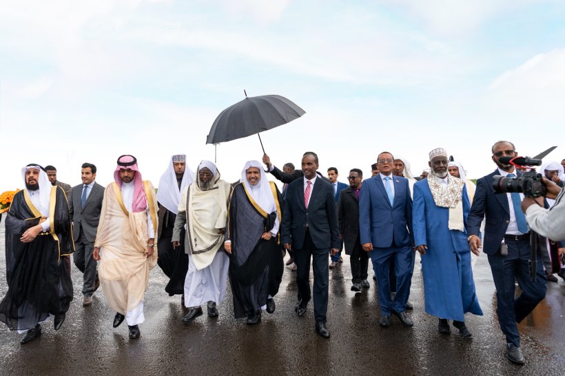 La délégation de la Ligue islamique mondiale conduite par cheikh Mohammad Alissa arrive à Addis-Abeba, la capitale de l'Éthiopie et de l'Union africaine, pour rencontrer les responsables  politiques, religieux