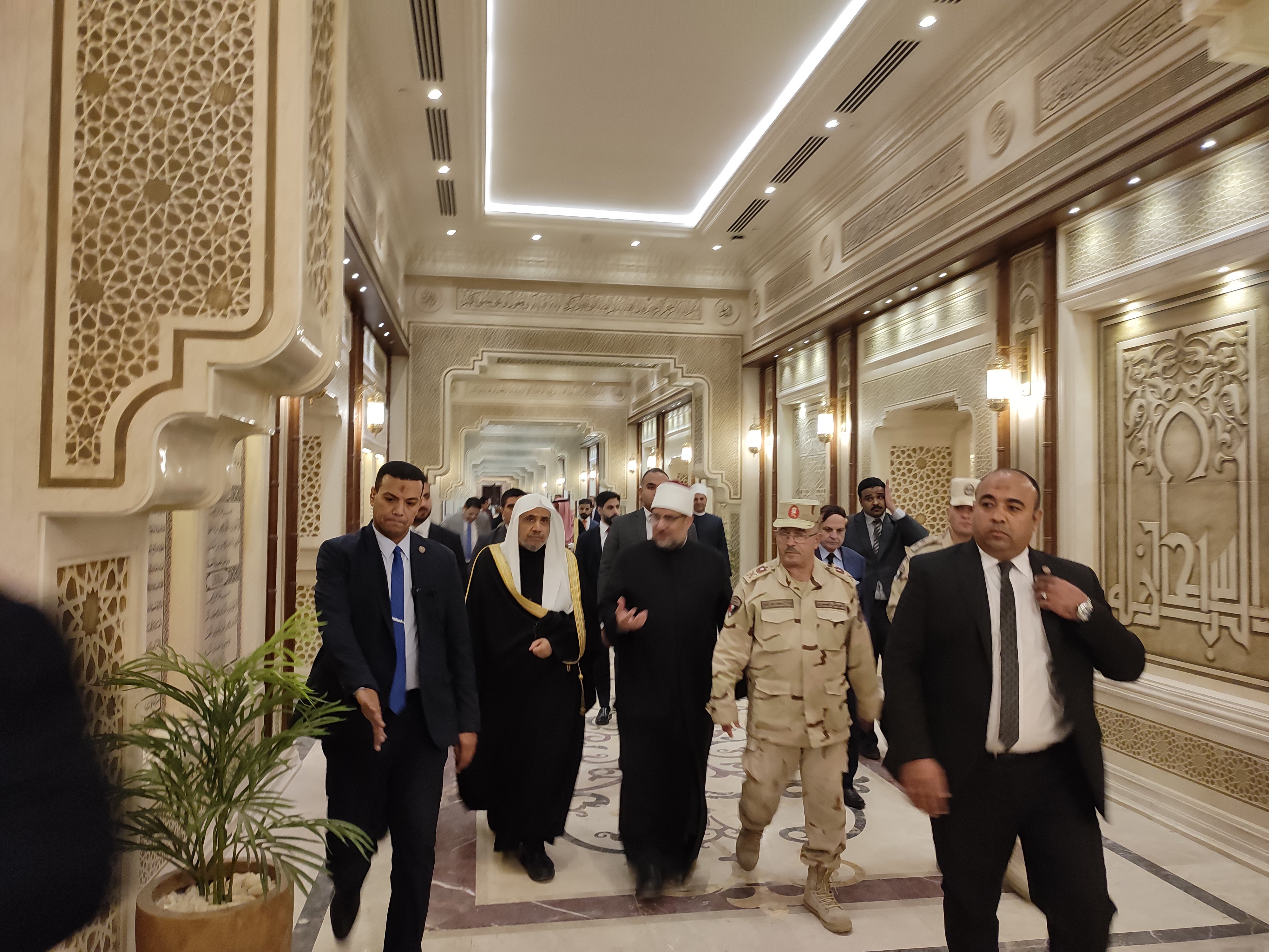 Séquences de la visite du Secrétaire général et président de l'Organisation des savants musulmans, cheikh Mohammed Al-Issa en République Arabe d'Egypte