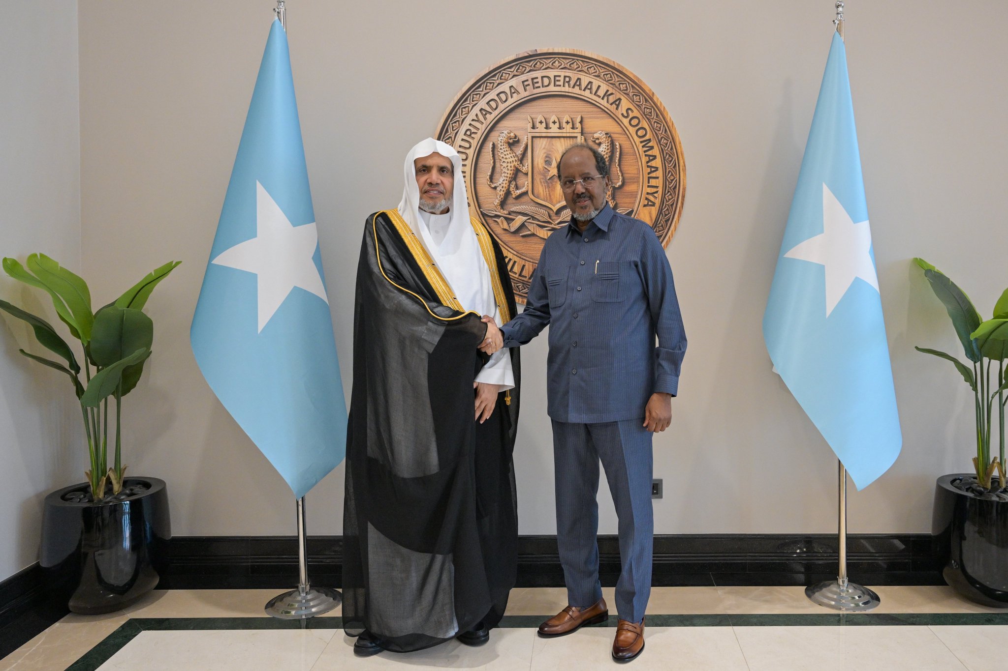 Yang Mulia Presiden Republik Federal Somalia, Bapak Dr. Hassan Sheikh Mohamud, menerima kunjungan Yang Mulia Sekretaris Jenderal LMD sekaligus Ketua Organisasi Ulama Muslim, Syekh Dr. Mohammed Al-Issa  , di Istana Kepresidenan