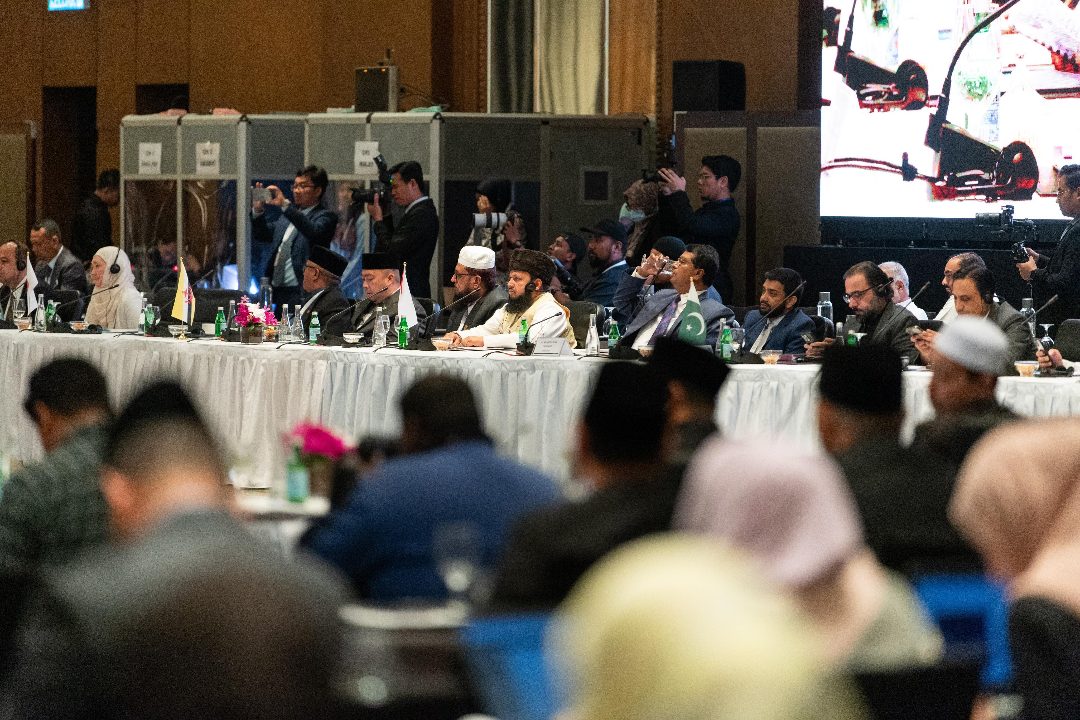 Le Conseil des savants de l'ASEAN représente une plate-forme permettant de rassembler les opinions des savants sur leurs principales problématiques où les points de vue pourront être échangés et les visions unifiées