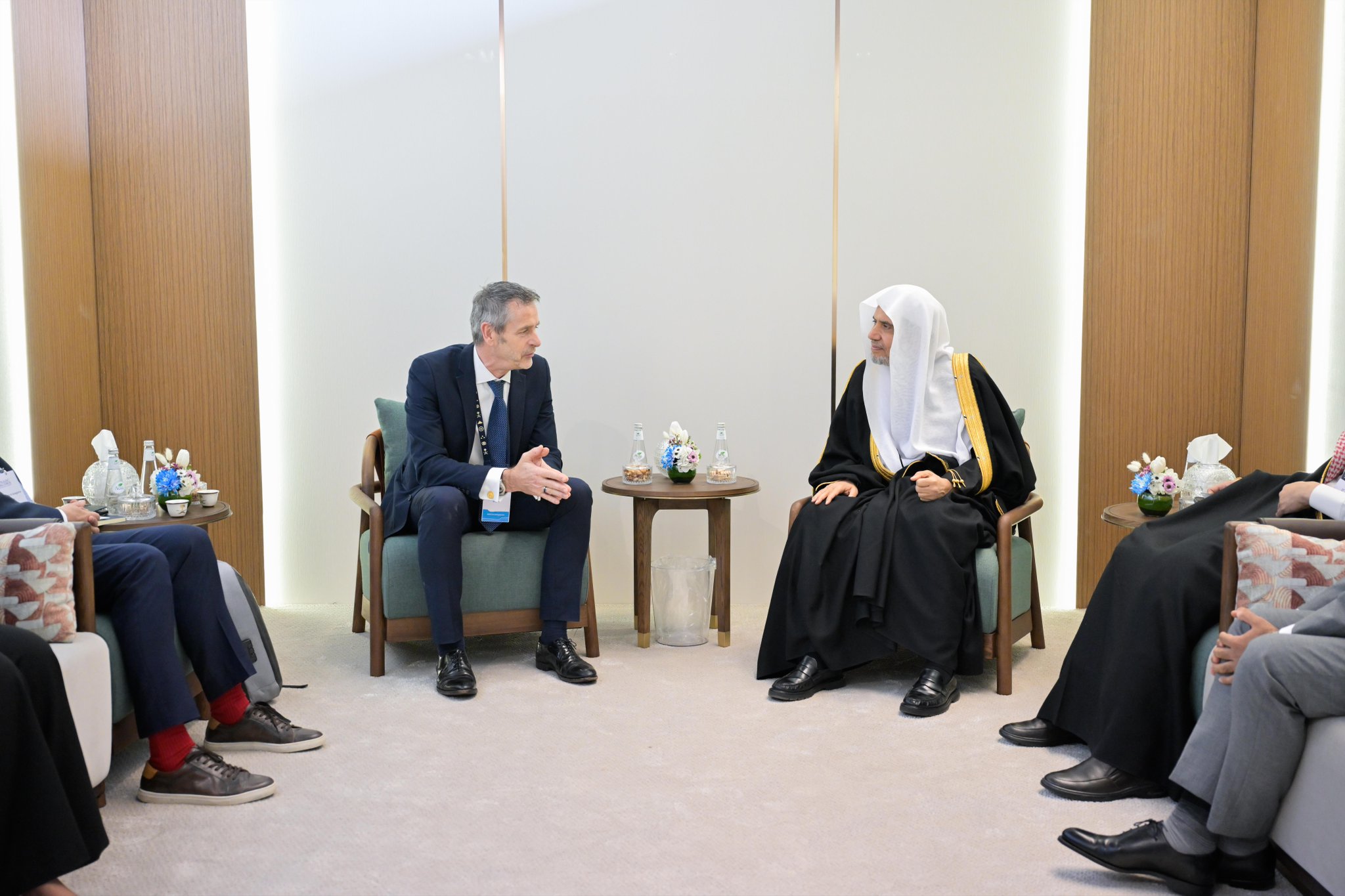 التقى معالي الأمين العام، رئيس هيئة علماء المسلمين، فضيلة الشيخ د.⁧‫محمد العيسى‬⁩ ⁦‪‬⁩، في الرياض، معاليَ المبعوث البلجيكي الخاصّ بالشرق الأوسط، السفير يوهان فيركامن