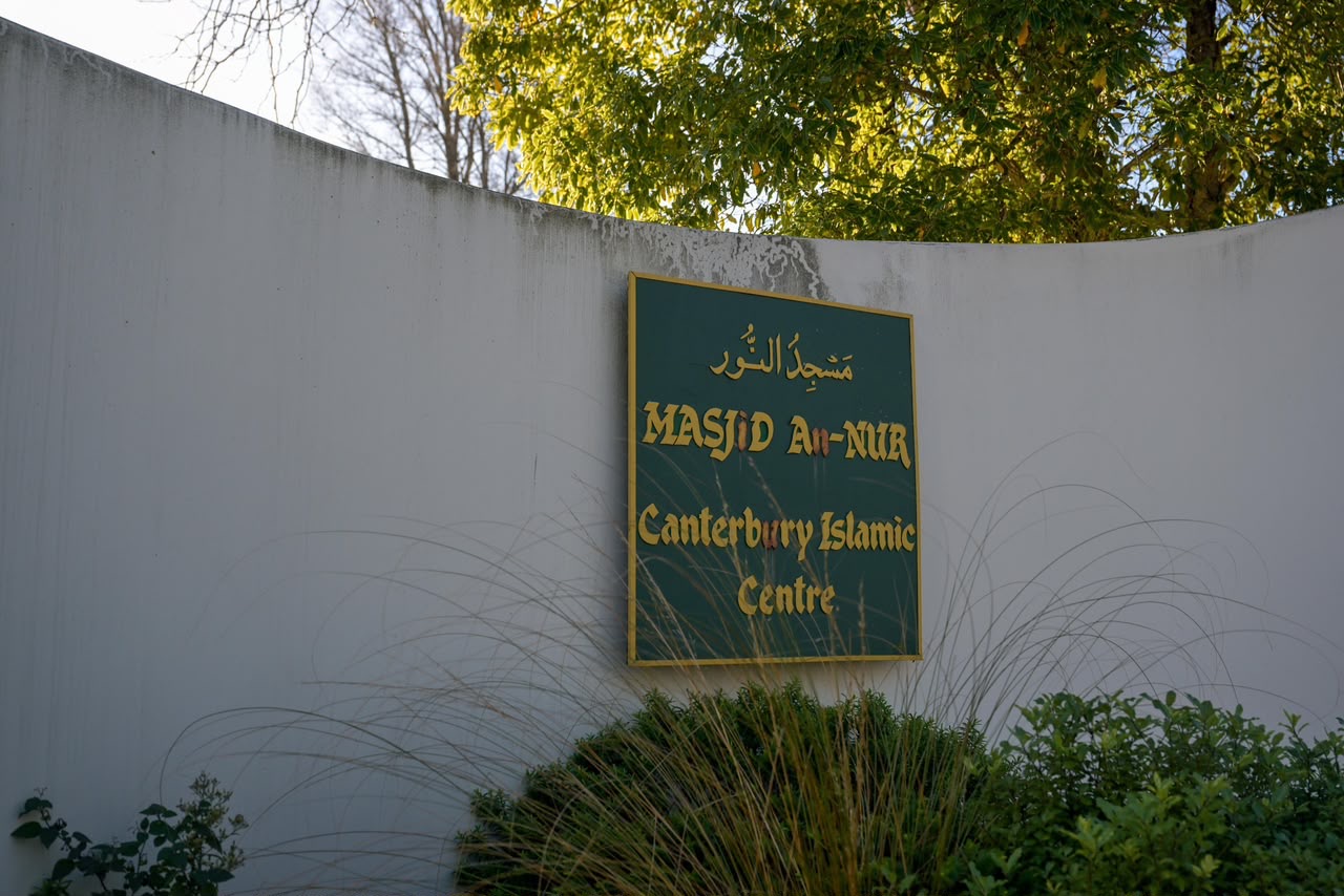 Le Secrétaire général de la Ligue islamique mondiale visite la mosquée An-Nur à Christchurch, en Nouvelle-Zélande, et annonce que la Ligue prendra en charge sa reconstruction