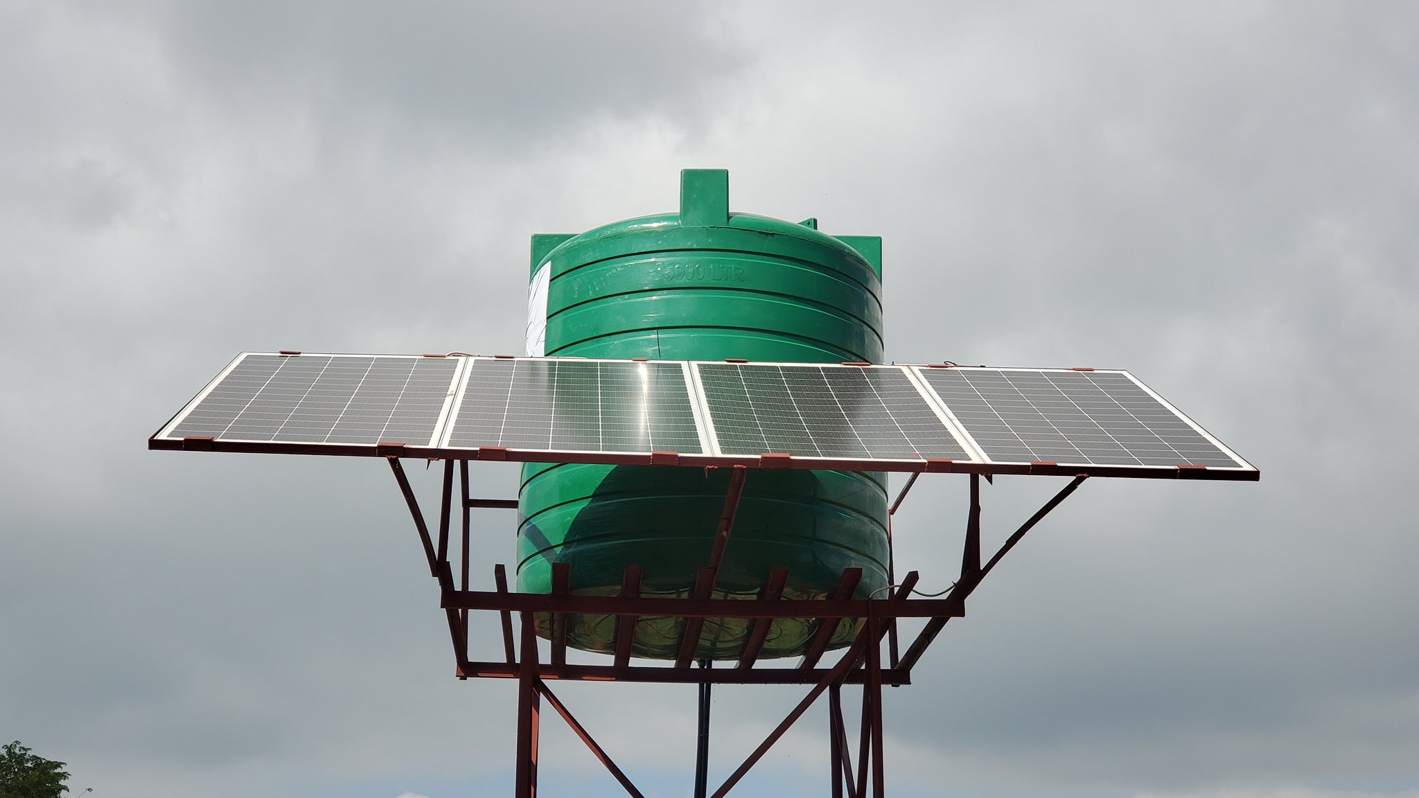 Respetuoso con el medio ambiente y al servicio de miles de beneficiarios: La Ligadel MundoIslamico lanza un nuevo proyecto de suministro de agua alimentado por energía solar en la República de Malaui.