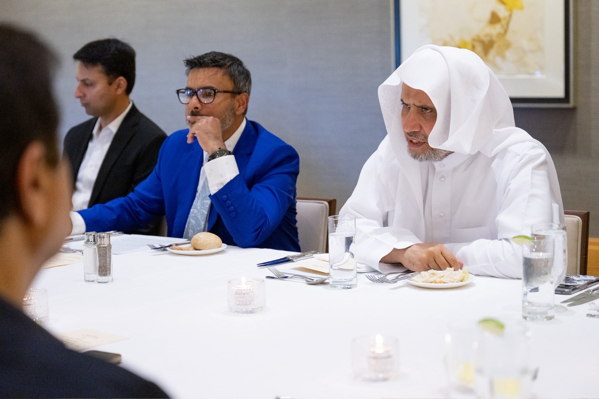 ‏تعدادی از کارآفرینان و مدیران اجرایی در سیلیکون‌وادی با جناب دبیرکل، رئیس انجمن علمای مسلمان، جناب آقای دکتر شیخ ⁧محمد العيسى⁩ ⁦در گفت‌وگویی گسترده دیدار کردند. ‏این دیدار شامل توضیحی درباره نظام اقتصادی در اسلام ، و بیان اهداف تشریعی آن مطابق با قواعد آن در عدالت و ارزش‌ها؛ به‌ویژه مشهورترین قاعده آن: «لا ضرر ولا ضرار / نه زیان‌رسانی و نه زیان‌دیدن متقابل، No harming or reciprocating harm» بود.