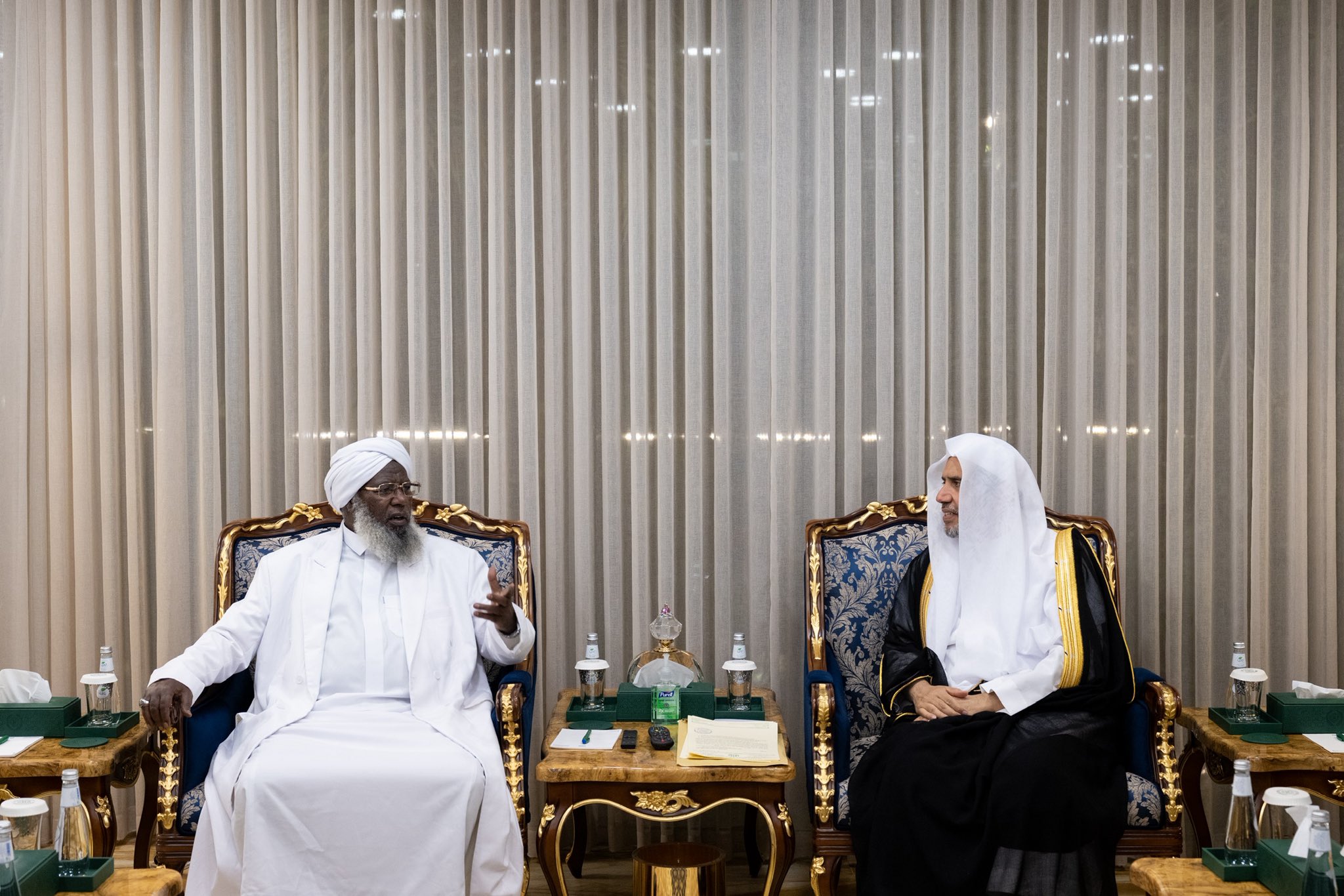 Yang Mulia Sekretaris Jenderal LMD, Ketua Organisasi Ulama Muslim, Syekh Dr. Mohammed Alissa, menerima kunjungan Yang Mulia Imam Besar, Ketua Dewan Tertinggi Urusan Islam, Ketua Majelis Ulama Republik Ethiopia, Syekh Dr. Haji Ibrahim Tufa, di kantornya.