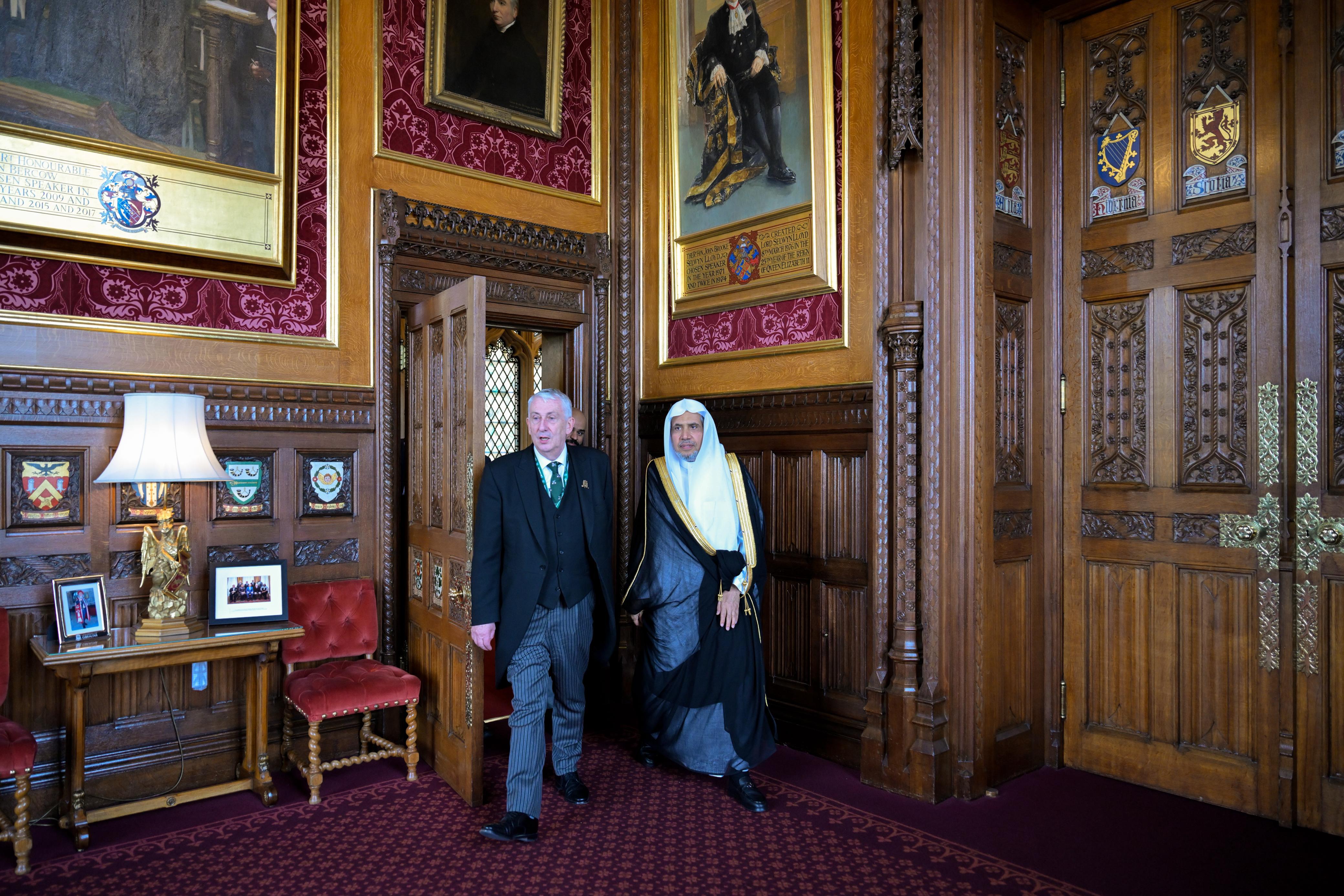 اسلامی دینی قیادت کے ساتھ اپنی نوعیت کی پہلی ملاقات:  برطانوی پارلیمنٹ کے اسپیکر اور اعلیٰ قیادت کا سیکرٹری جنرل رابطہ عالم اسلامی  کا خیر مقدم