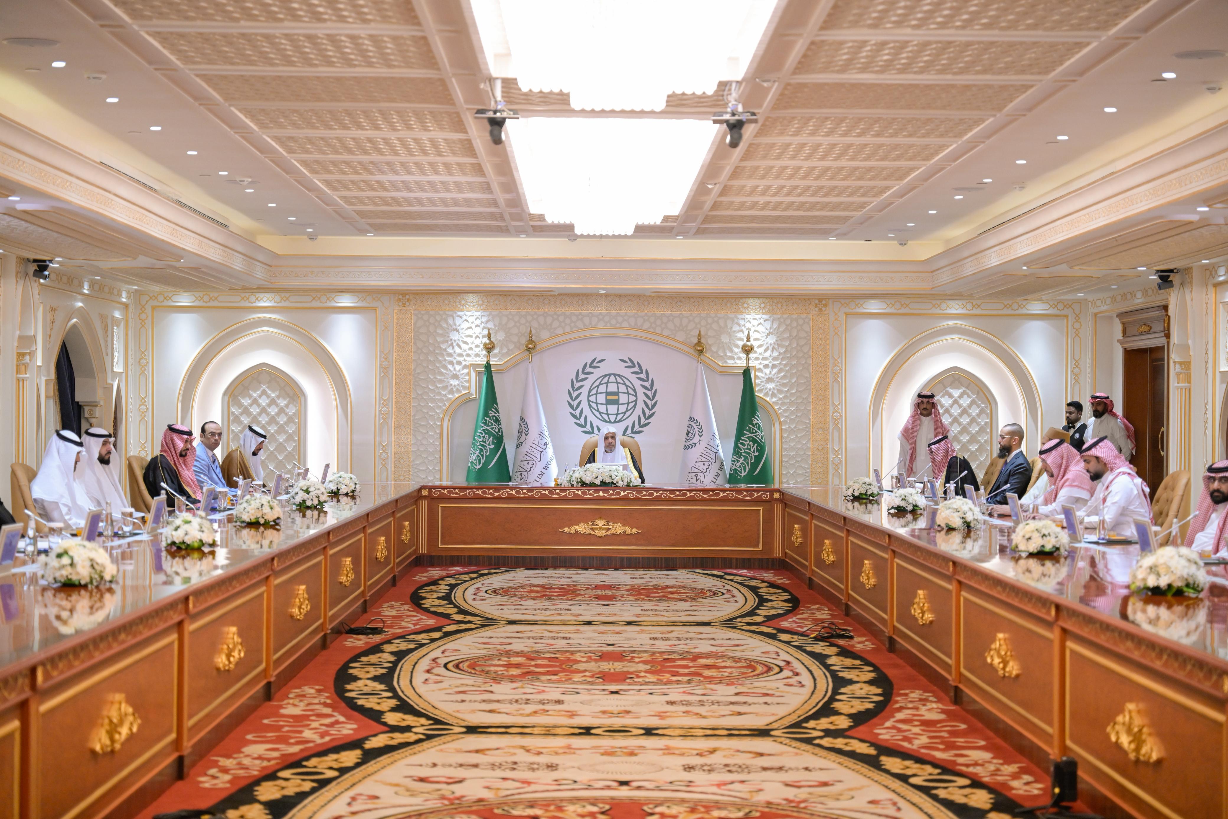 د.العيسى يُدشّن الخطة الاستراتيجية "المطورة" والحوكمة "المُحَدَّثة" لرابطة العالم الإسلامي