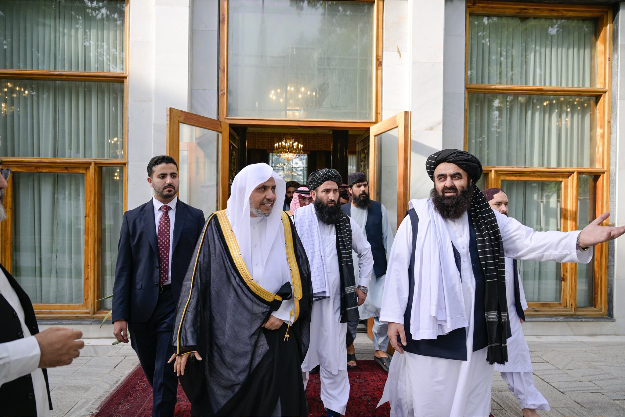 El Secretario general y Presidente de la Comisión de Ulemas, el Sheij Mohammed Alissa, se reunió con el ministro de Asuntos exteriores afgano, Amir Khan Mutaqqi, en la sede principal del Consejo de seguridad, ubicada en el Palacio de la Presidencia del Consejo de ministros.