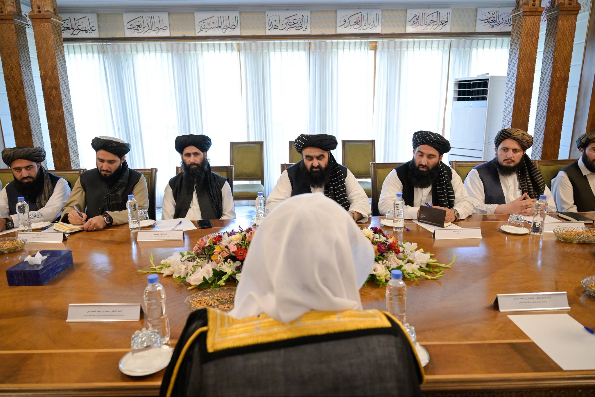 H.E. Sheikh Dr. Mohammed Alissa, Secretary-General of the Muslim World League (MWL) and Chairman of the Organization of Muslim Scholars, met with H.E. Mawlawi Amir Khan Muttaqi, Minister of Foreign Affairs of Afghanistan, in the Security Council Hall at the Presidential Palace.