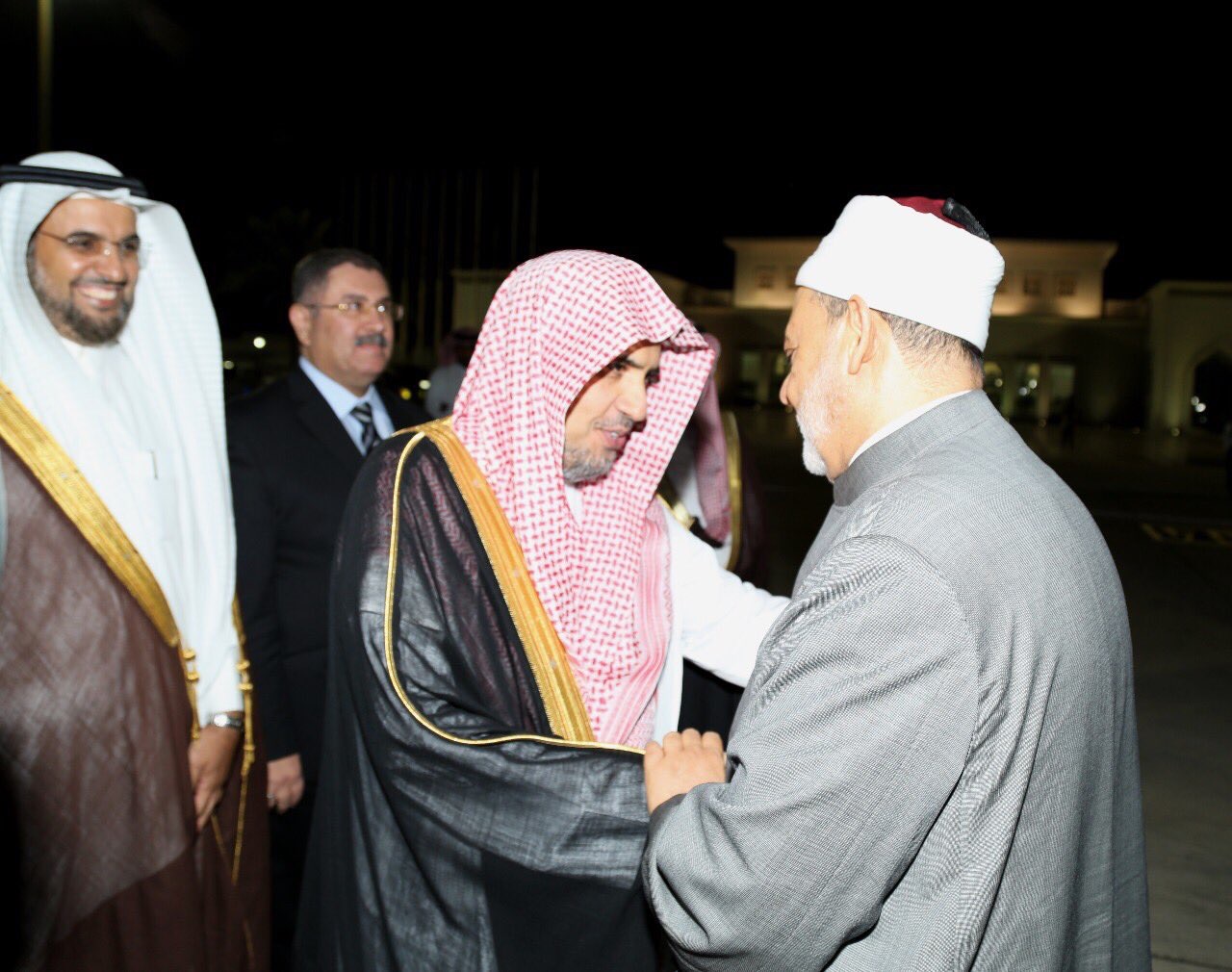 ‏معالي الأمين العام مستقبلاً اليوم بمطار الملك عبدالعزيز بجدة فضيلة الإمام الأكبر شيخ الأزهر الشريف رئيس مجلس حكماء المسلمين أ.د. أحمد الطيب.