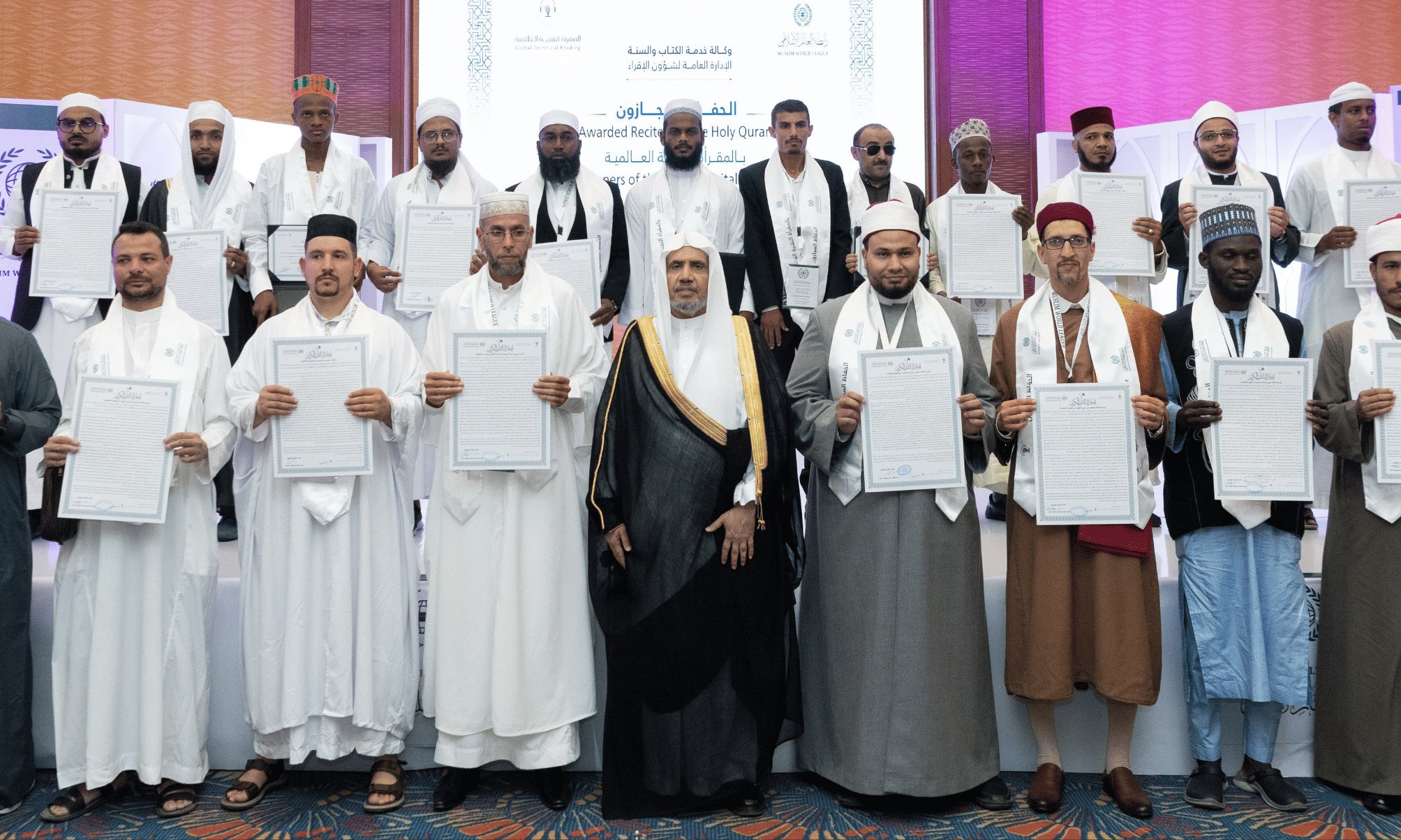 La plataforma técnica mundial de la Liga del Mundo Islámico: Ha hecho llegar los servicios relacionados con el Libro de Dios,el Noble Corán, a los musulmanes de todo el mundo. El número de beneficiarios alcanzó,en un tiempo récord,cerca de 60,000 personas