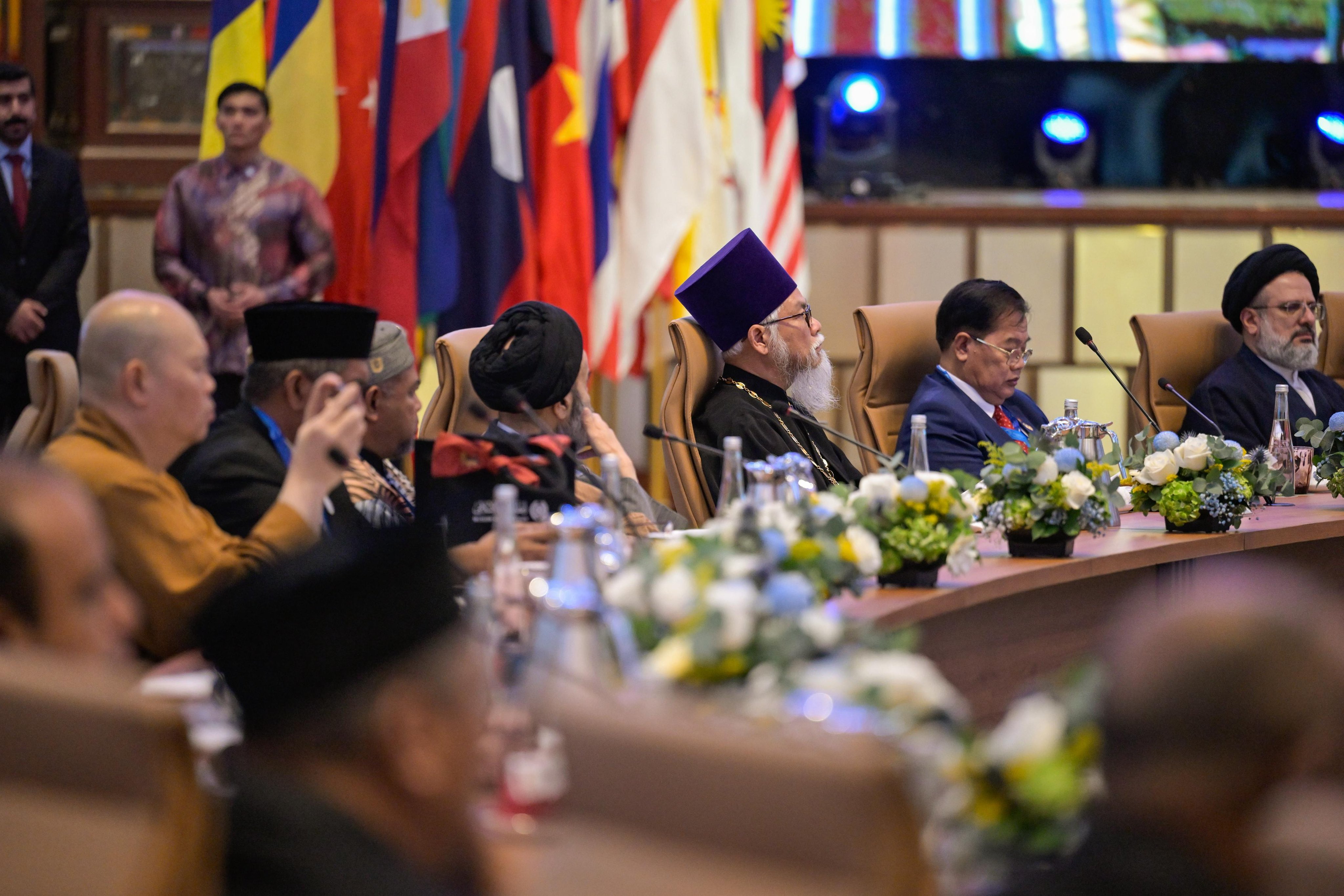 Yang Mulia Perdana Menteri Malaysia, Dato’ Seri Anwar Ibrahim, bersama Yang Mulia Sekretaris Jenderal LMD