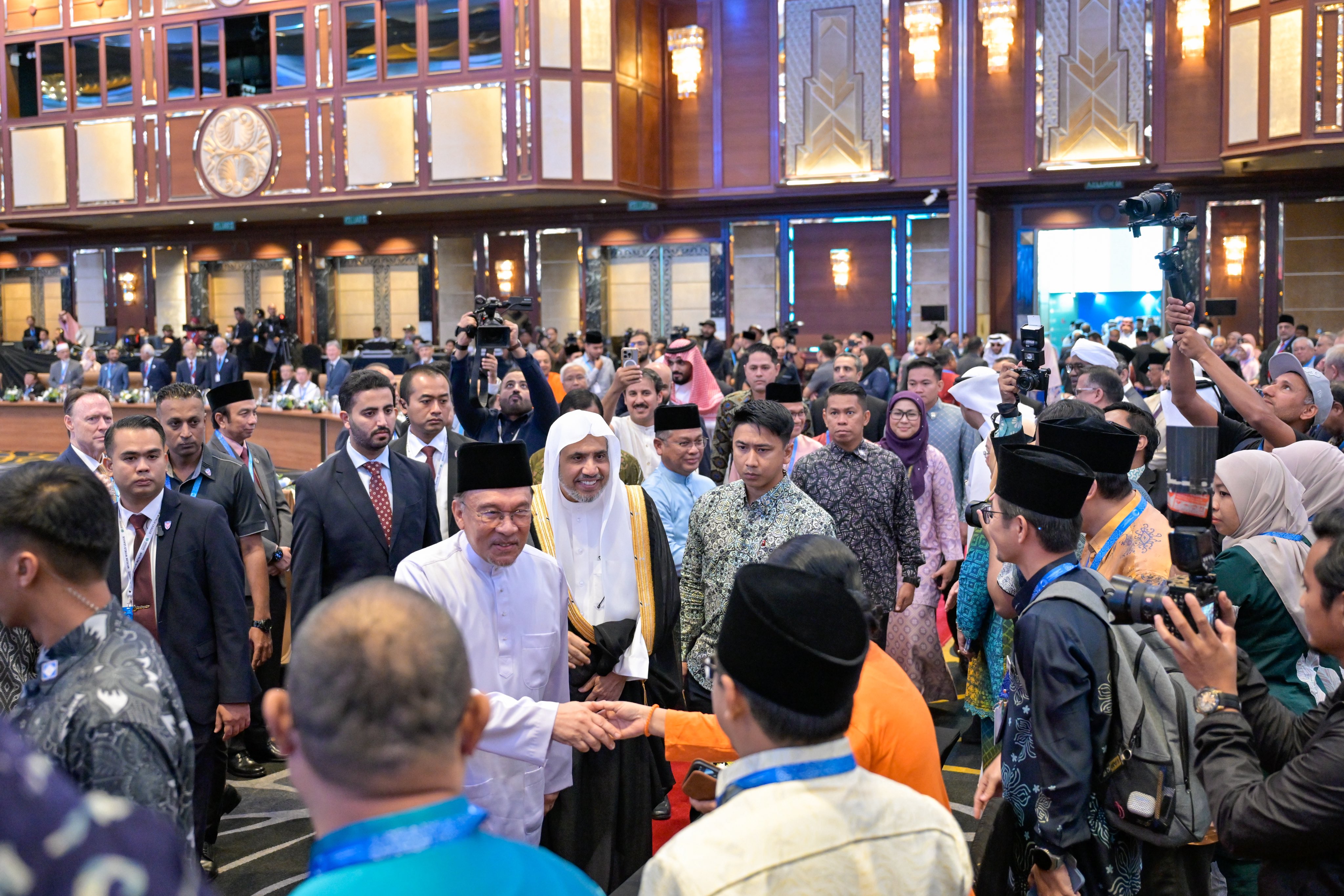 Yang Mulia Perdana Menteri Malaysia, Dato’ Seri Anwar Ibrahim, bersama Yang Mulia Sekretaris Jenderal LMD
