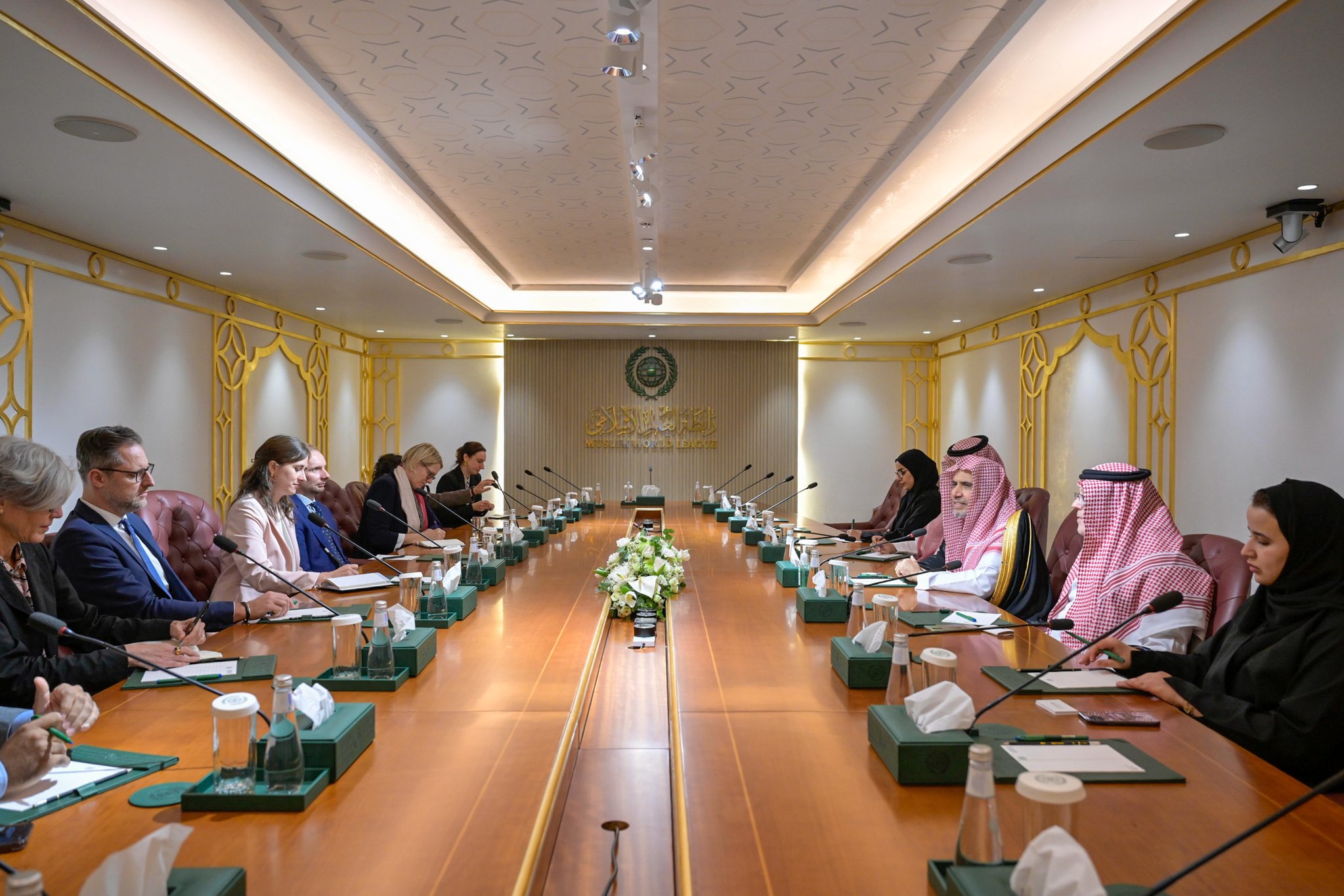 El Secretario General de la Liga del Mundo Islámico, Presidente del Consejo de Ulemas, el Sheij Mohammed Alissa recibió en Riad a una delegación de destacados intelectuales alemanes que representan diversos centros de investigación y reflexión.