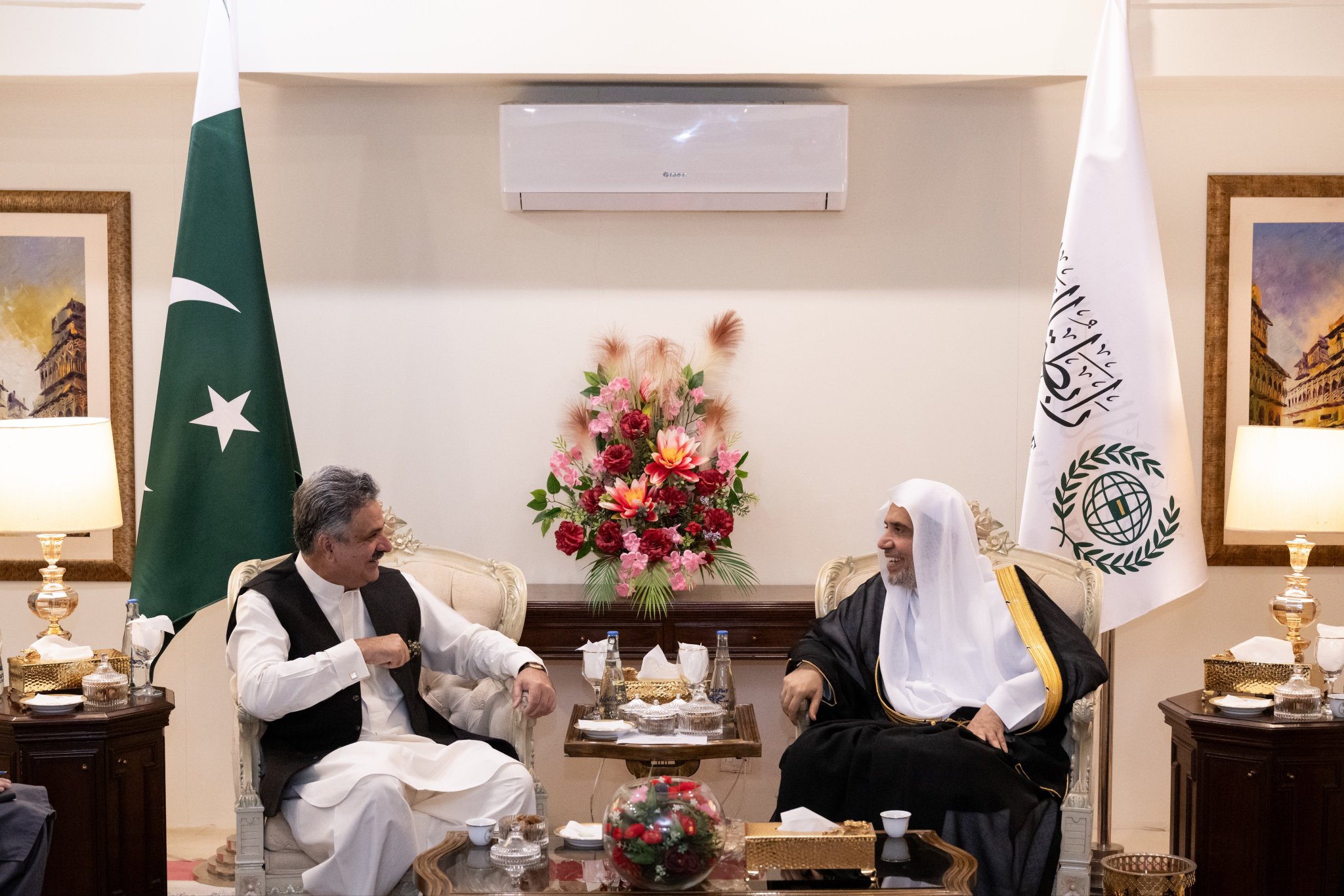 El Secretario General de la Liga del Mundo Islámico, Presidente del Consejo de Ulemas, el Sheij Mohammed Alissa, recibió al Sr. Yahya Afridi, Presidente del Tribunal Supremo.