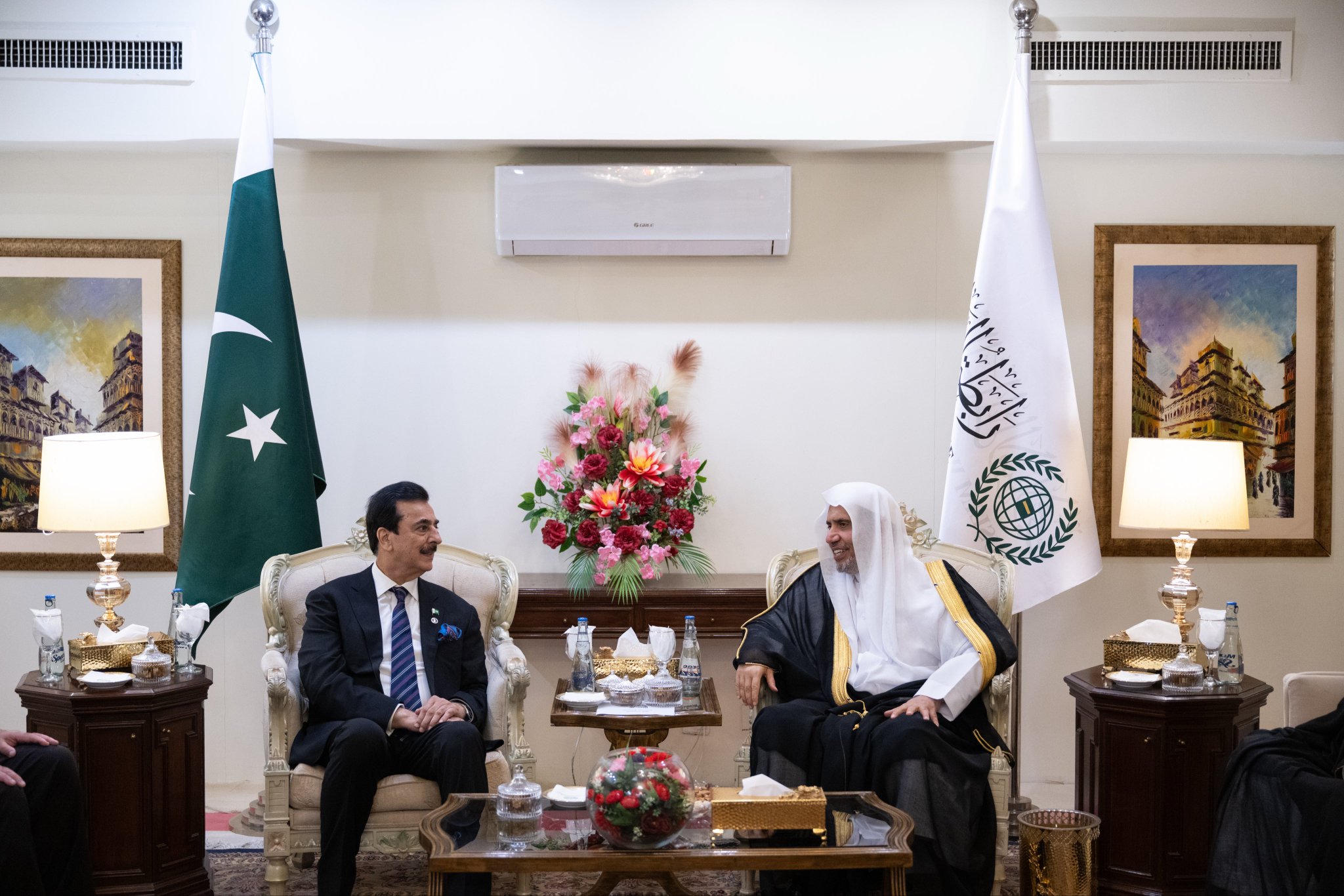 El Secretario General de la Liga del Mundo Islámico, Presidente del Consejo de Ulemas, el Sheij Mohammed Alissa , recibió a Yousuf Raza Gillani, Presidente del Senado.