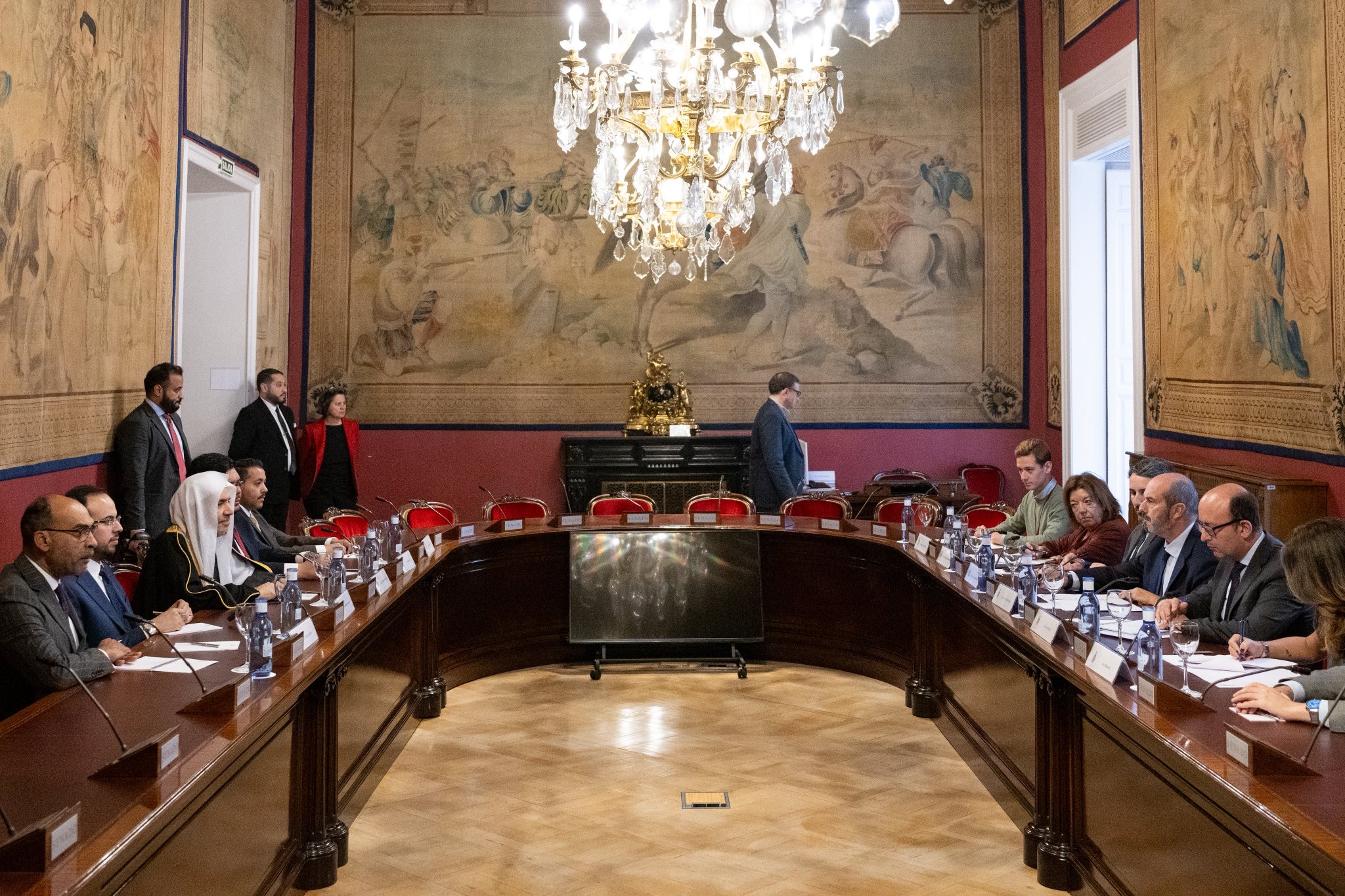  el Sheij Mohammed Alissa , se reunió en la sede del Senado español en Madrid con su Presidente, el señor Pedro Rollán.
