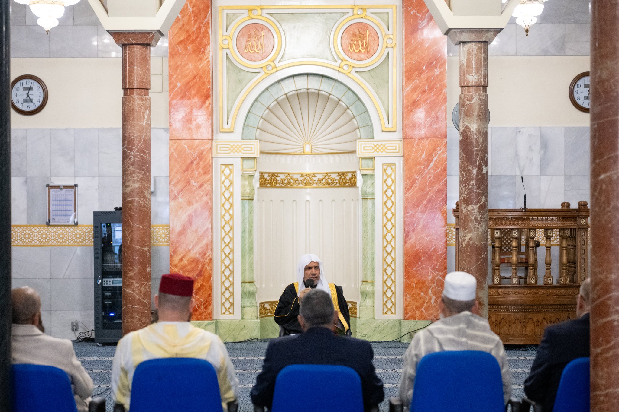 Yang Mulia Sekretaris Jenderal LMD, Ketua Organisasi Ulama Muslim, Syekh Dr. Mohammed Alissa , bertemu dengan para pengurus kegiatan Islam dari berbagai wilayah Spanyol dengan beragam latar belakang, di Masjid Pusat Liga Muslim Dunia, Madrid