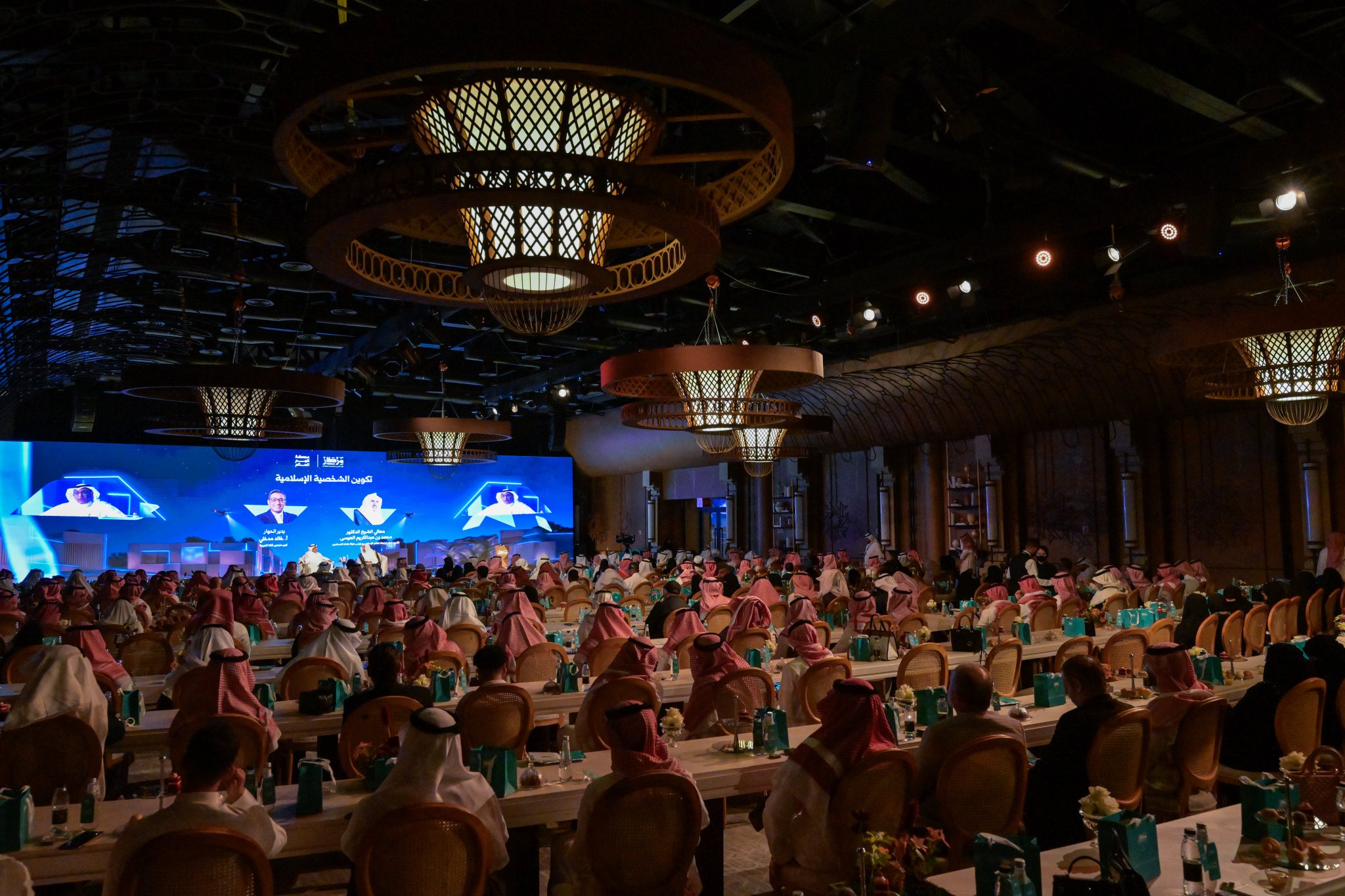"Mirkaz Al-Balad Al-Amin" mengadakan sesi dialog bersama Yang Mulia Sekretaris Jenderal LMD, Syekh Dr. Mohammed Al-Issa, dengan tema: "Pembentukan Kepribadian Muslim"