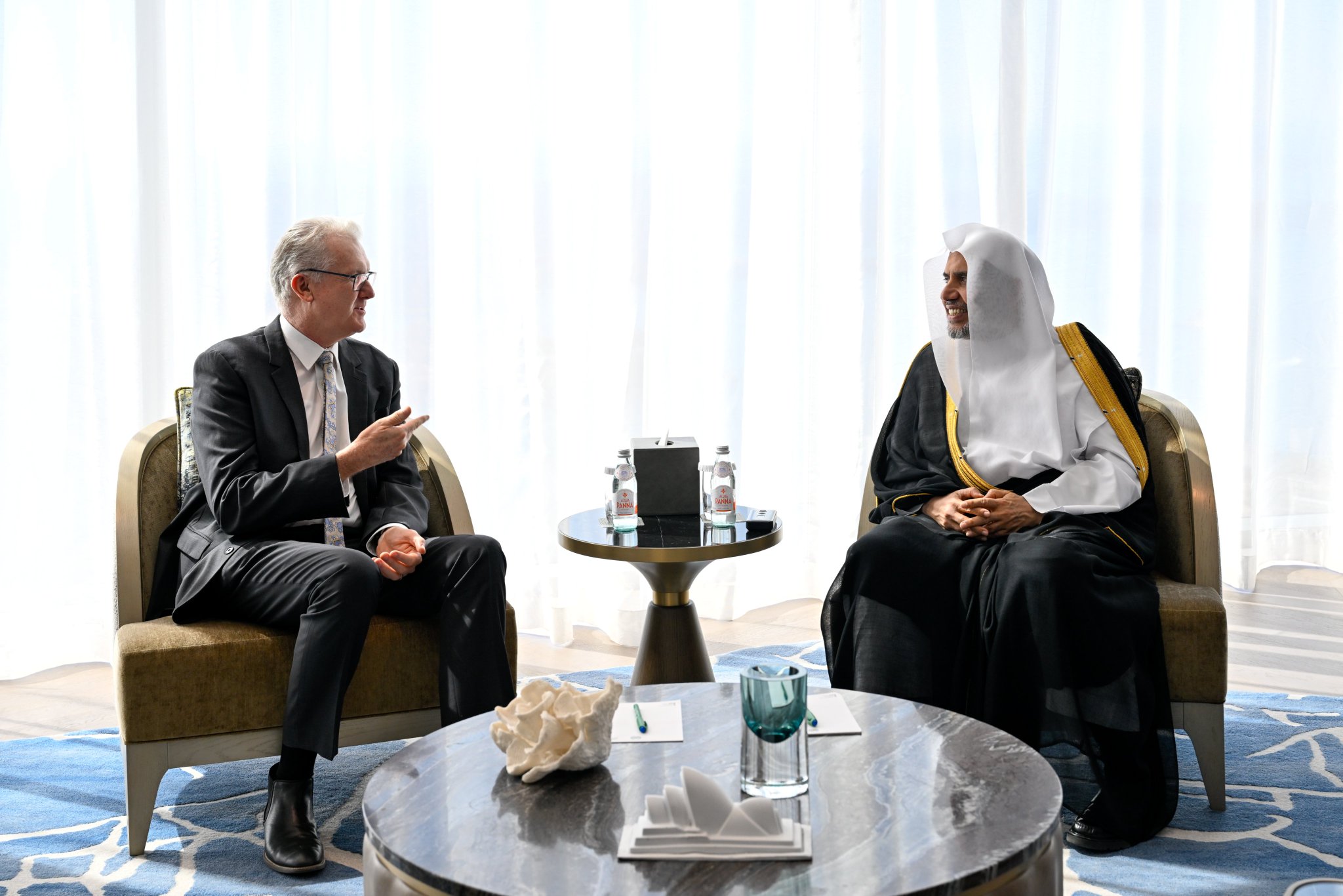 At his residence in Sydney, H.E. Sheikh Dr. Mohammed Al-Issa, Secretary-General, received H.E. Mr. Tony Burke, the Federal Minister of Home Affairs and Leader of the House in the House of Representatives