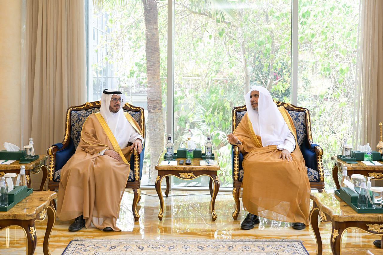 شهِد معالي الأمين العام، فضيلة الشيخ د.⁧‫محمد العيسى‬⁩ ‬⁩، وسعادة الأمين العام لمجمع الملك سلمان العالمي للغة العربية، توقيعَ مذكرة تفاهم بين ⁧‫رابطة العالم الإسلامي‬⁩ والمجمع، تهدف إلى تطوير التعاون في مجالات خدمة اللغة العربية وتعليمها