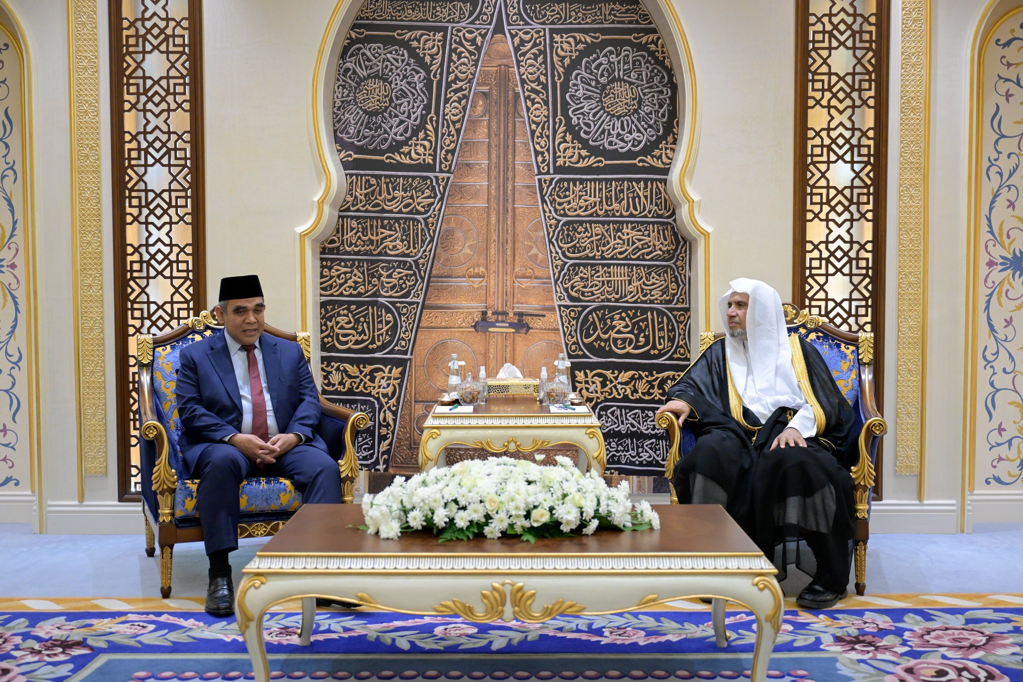 استقبلَ معالي الأمين العام، رئيس هيئة علماء المسلمين، فضيلة الشيخ د.⁧‫محمد العيسى‬⁩ ⁦‪‬⁩، معالي رئيس مجلس الشورى الشعبي الإندونيسي، السيد أحمد موزاني