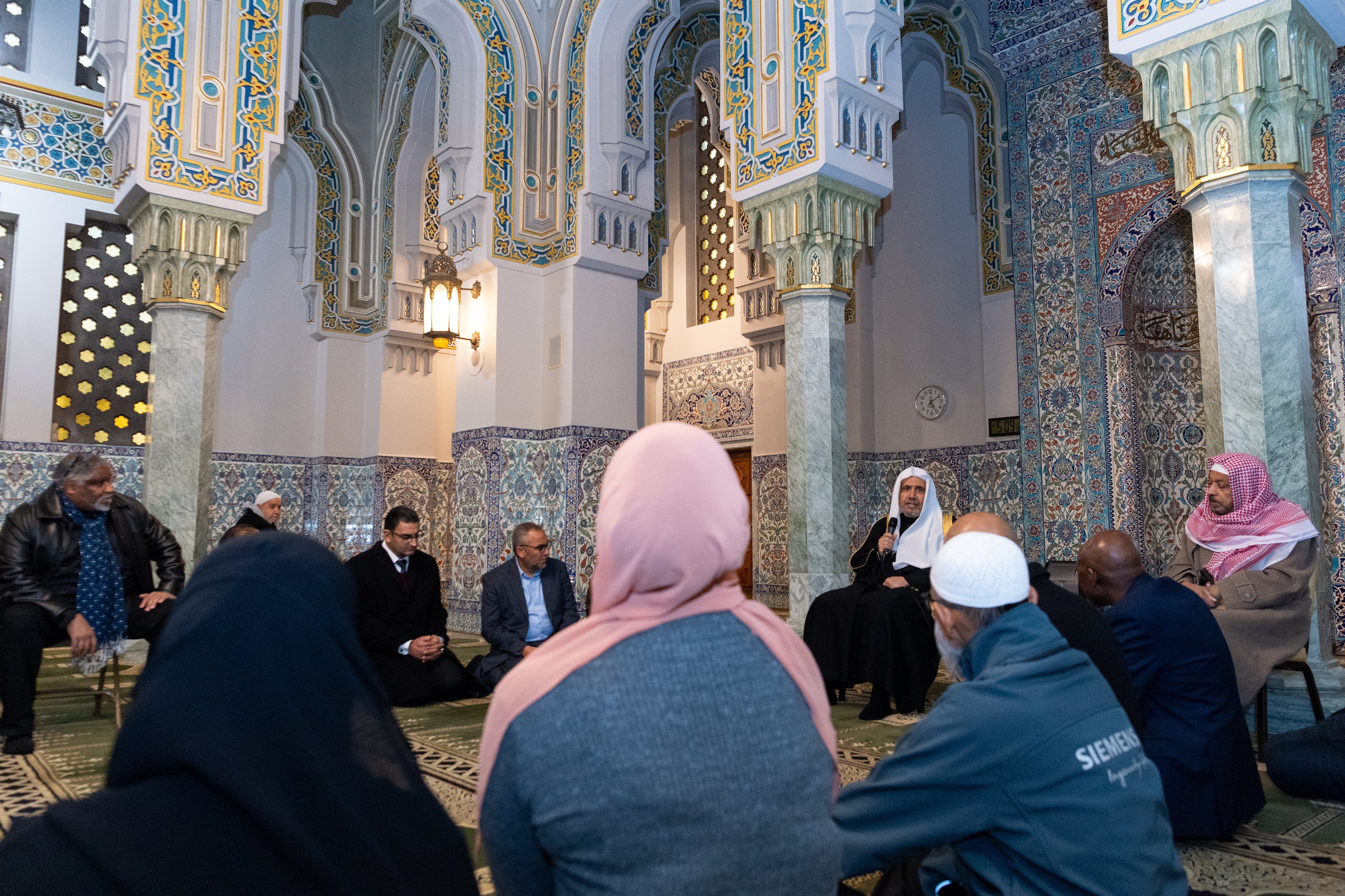 جناب دبیر کل، رئیس انجمن علمای مسلمان، آقای دکتر شیخ محمد العیسی، در مرکز اسلامی واشنگتن، نشست شورای موسسان رهبران اسلامی در آمریکا، هر دو بخش شمالی و جنوبی آن را افتتاح نمود