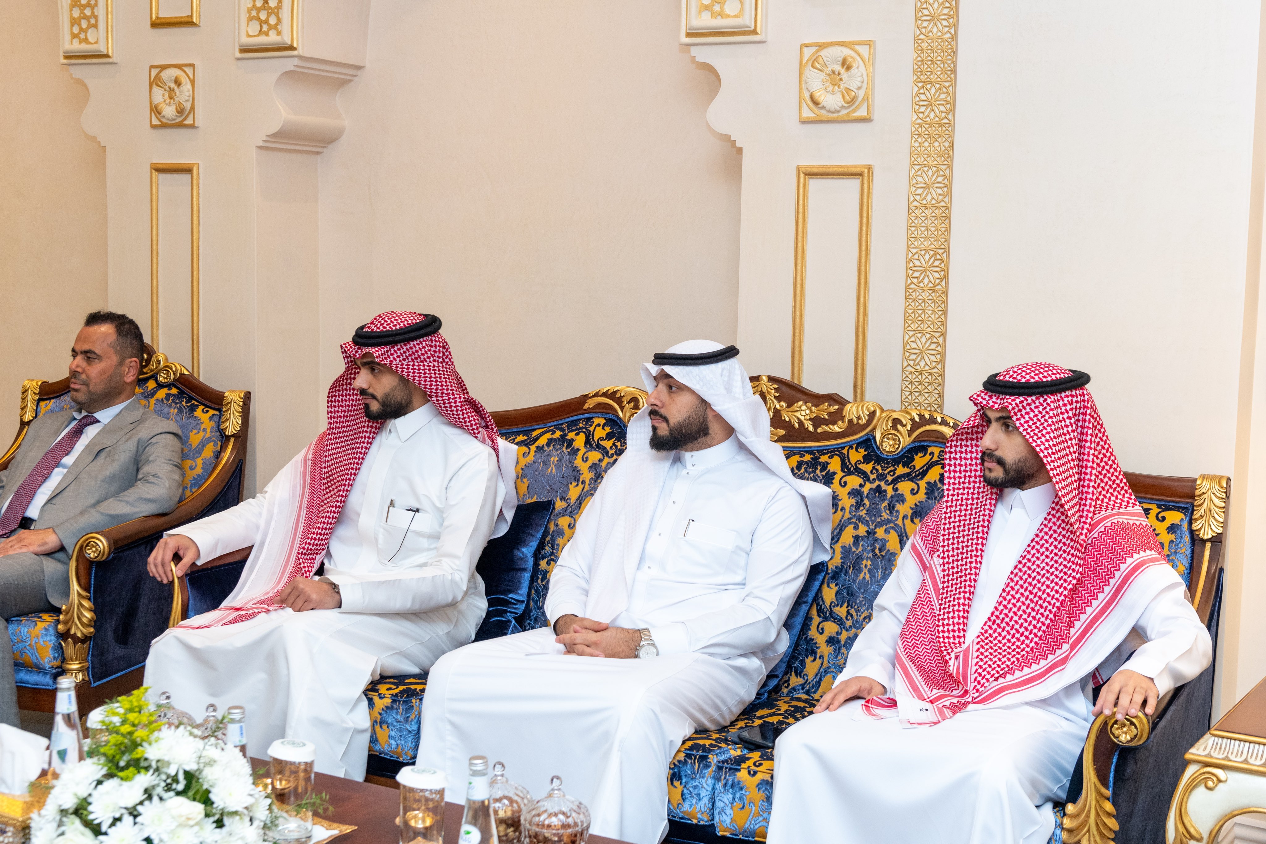 His Excellency Sheikh Dr. Mohammad Al-Issa, Secretary-General of the MWL and Chairman of the Organization of Muslim Scholars, met with several scholars from the Al-Khoei Institute