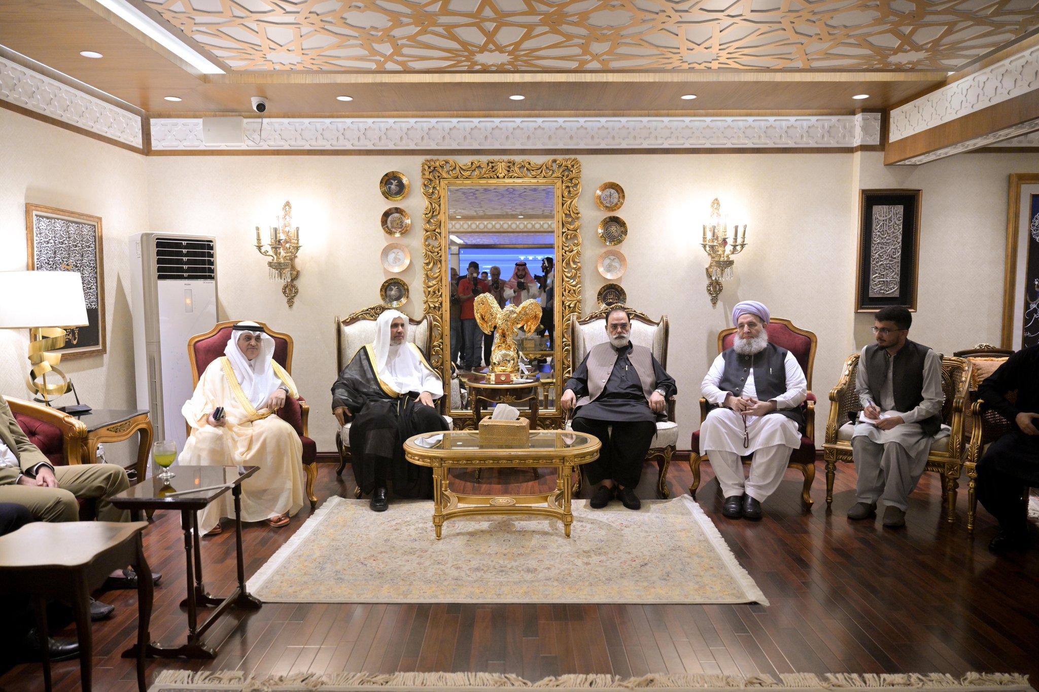 Le sénateur et éminent homme d’affaires Talha Mahmood a offert un dîner en l’honneur de la visite du Secrétaire général, cheikh Mohammed Al-Issa
