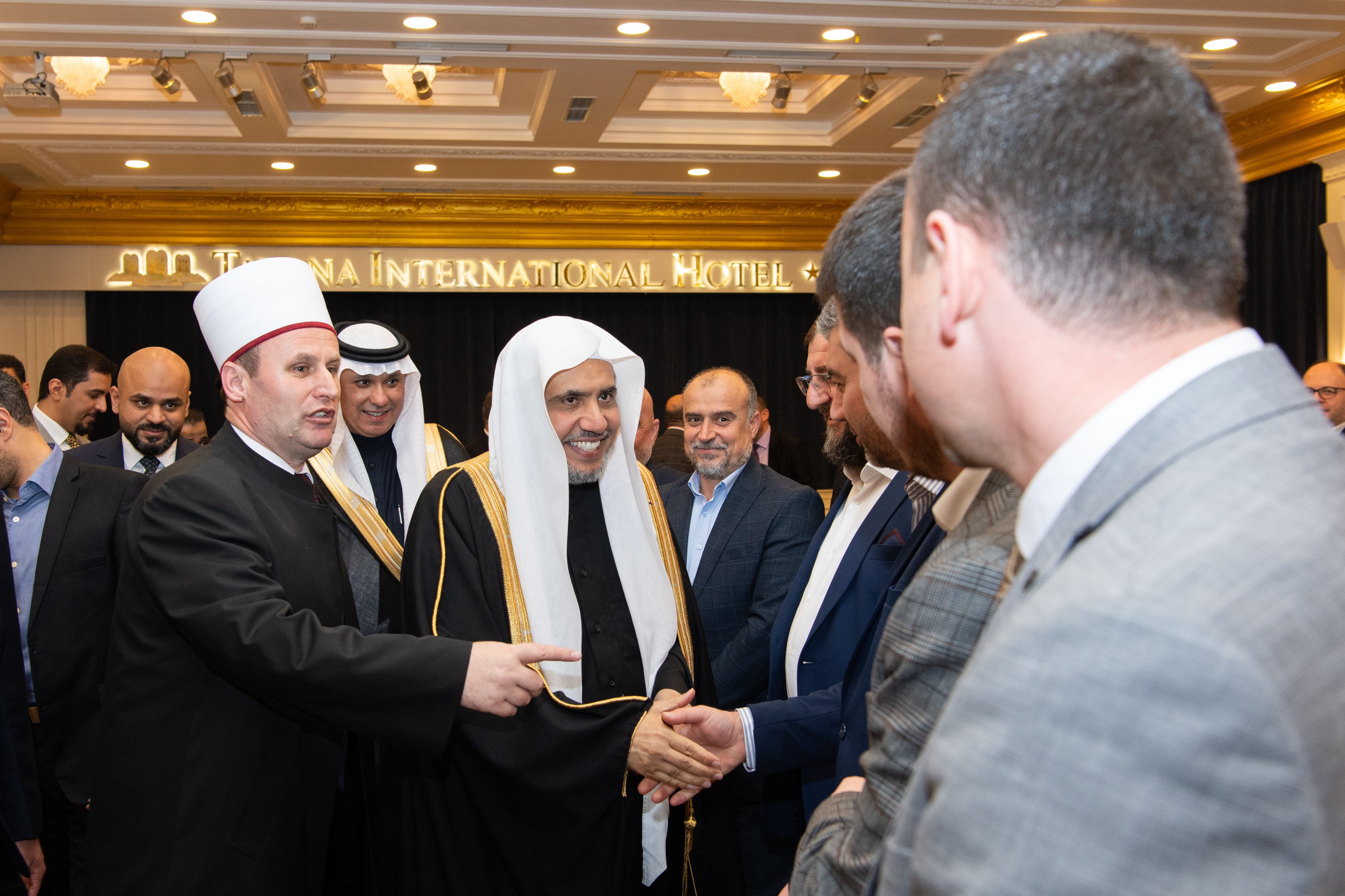 با وجود همزیستی ایده آل آنها؛  برای اولین بار در تاریخ آلبانی، همگی برای یک شام مشترک گرد هم آمدند: