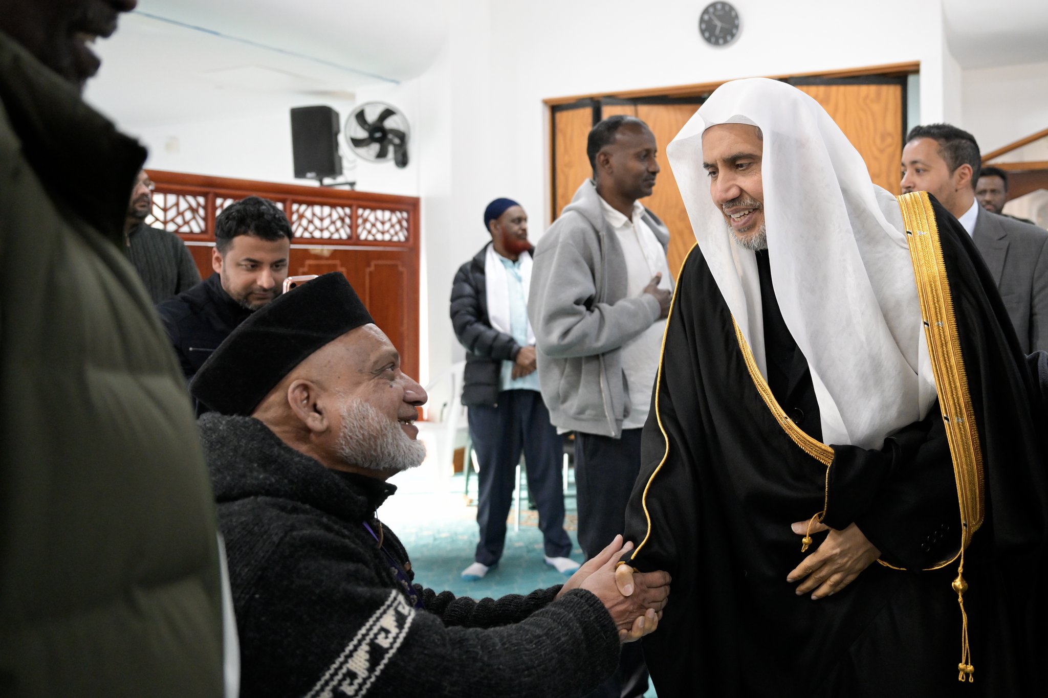 Yang Mulia Sekretaris Jenderal LMD sekaligus Ketua Organisasi Ulama Muslim, Syekh Dr. Mohammed Al-Issa  , mengunjungi masjid tersebut untuk meninjau "kembali" berbagai kebutuhan fasilitasnya,