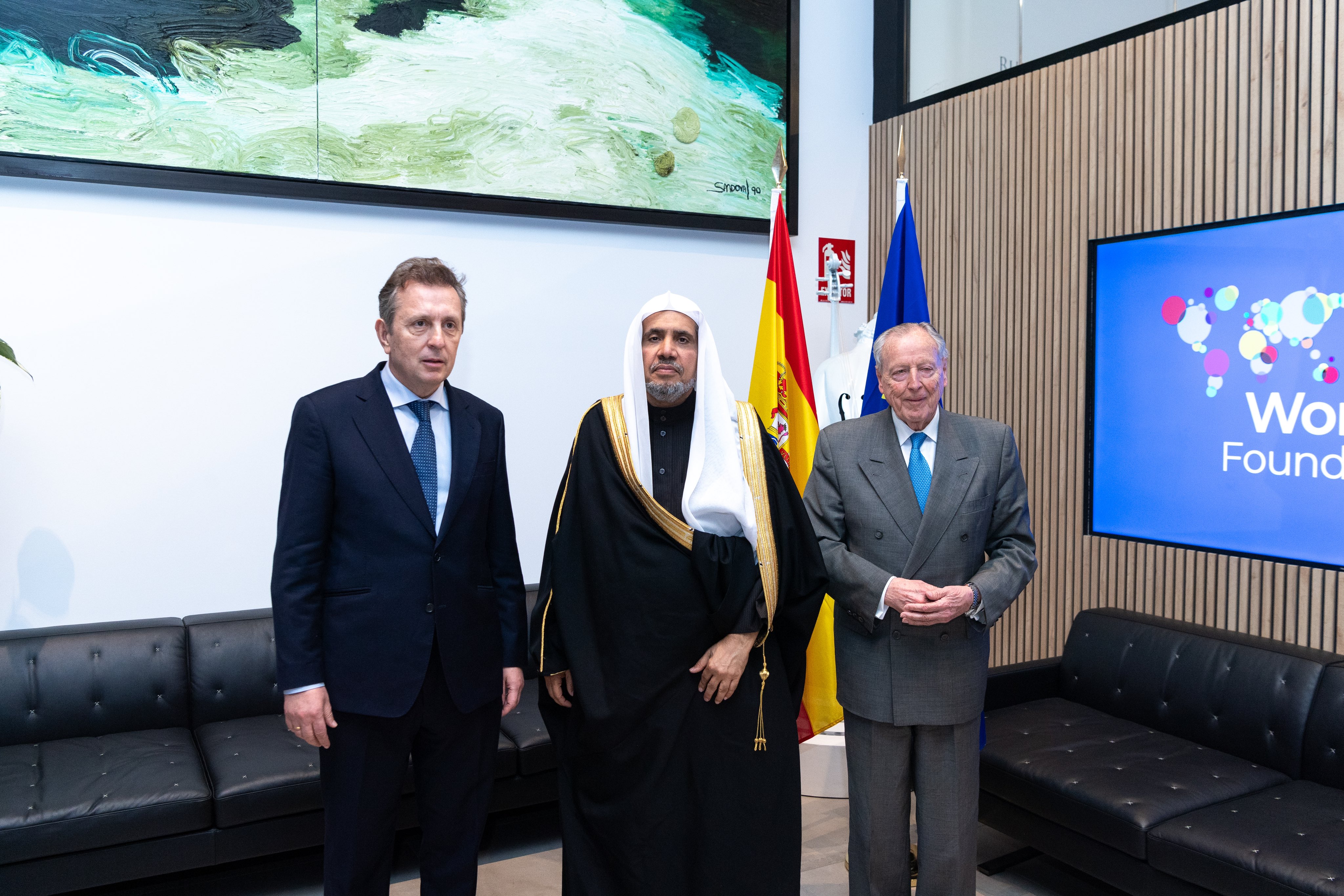 Parallèlement au fait d’avoir été convié en tant qu’invité d'honneur de cette année pour le dialogue législatif présidé par Sa Majesté le Roi d'Espagne, en présence de plusieurs hauts responsables ministériels, juridiques, législatifs et des présidents