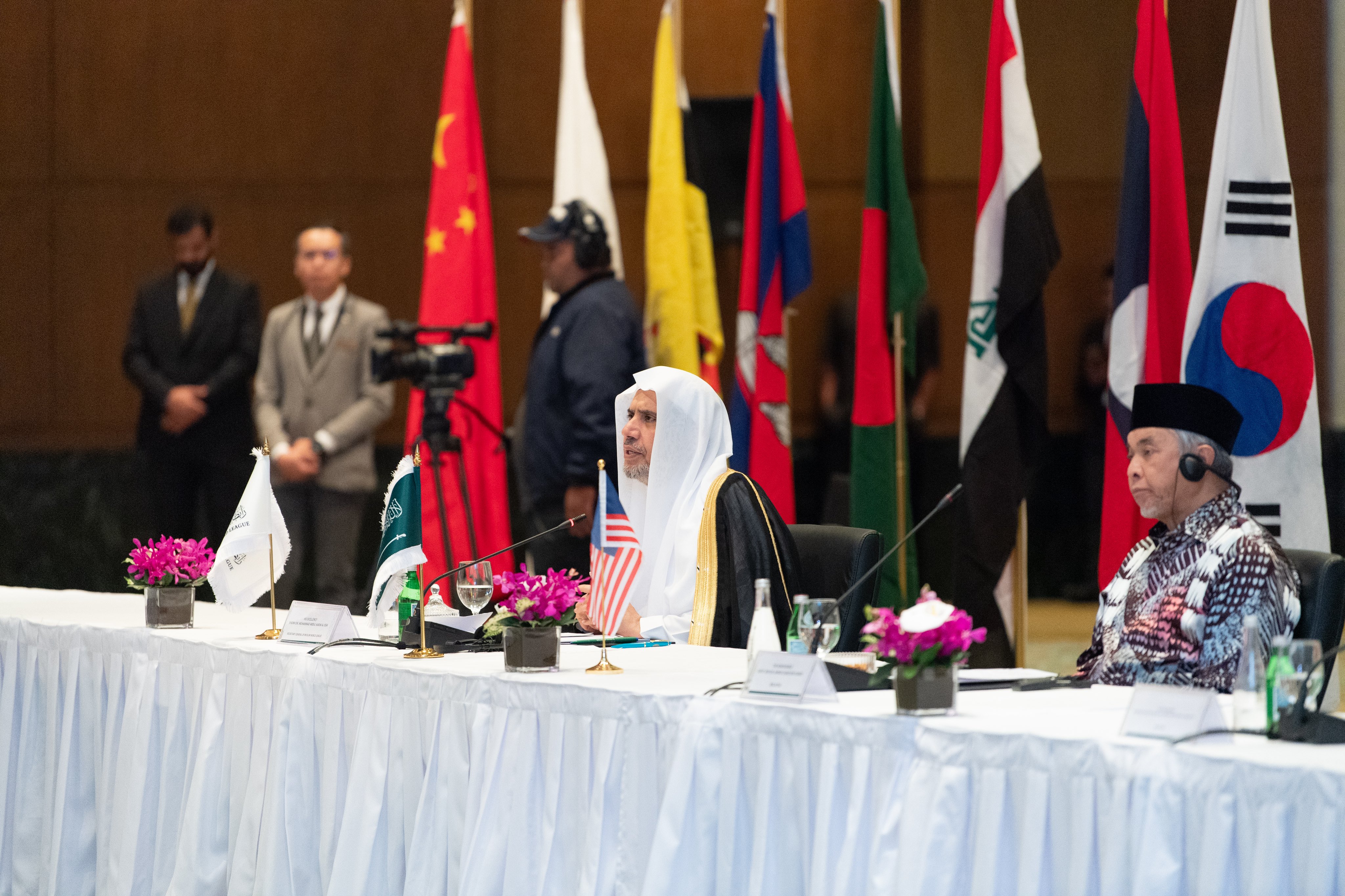 e Secrétaire général, cheikh Mohammed Al-Issa, accompagné du Vice-Premier ministre malaisien, a inauguré le « Conseil des savants de l'ASEAN »