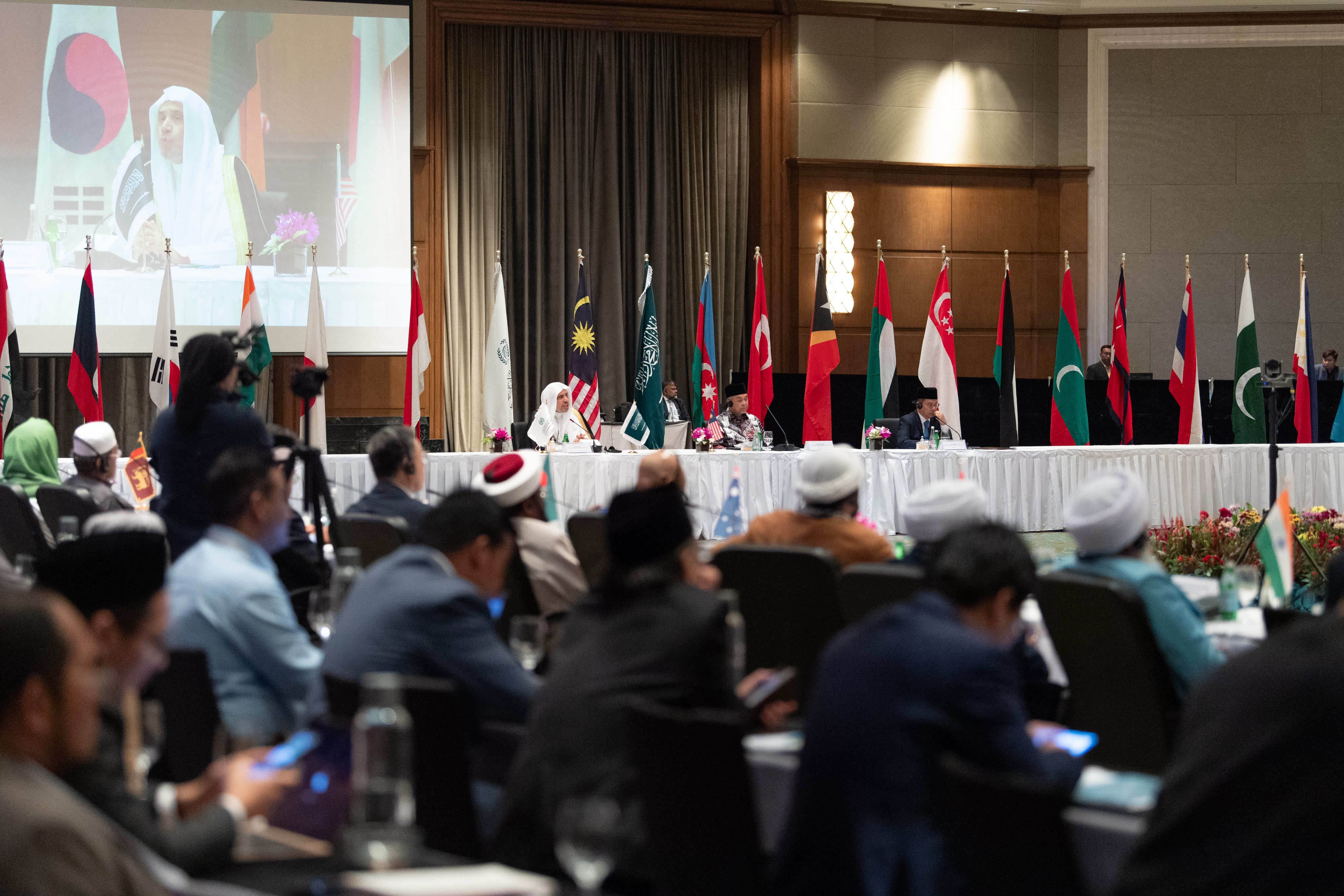 e Secrétaire général, cheikh Mohammed Al-Issa, accompagné du Vice-Premier ministre malaisien, a inauguré le « Conseil des savants de l'ASEAN »