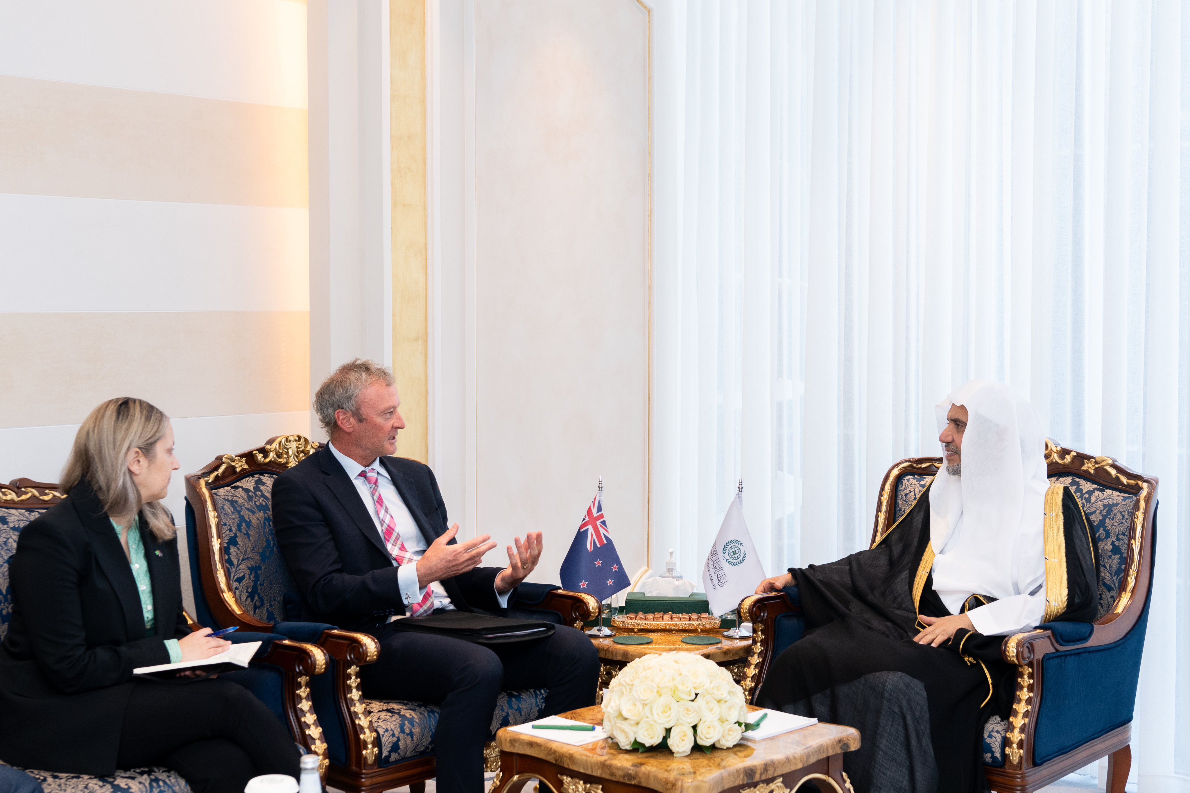 Earlier today, in his Riyadh office, His Excellency Sheikh Dr. Mohammed Alissa, Secretary-General of the Muslim World League and Chairman of the Organization of Muslim Scholars, met with His Excellency Mr. Barney Riley