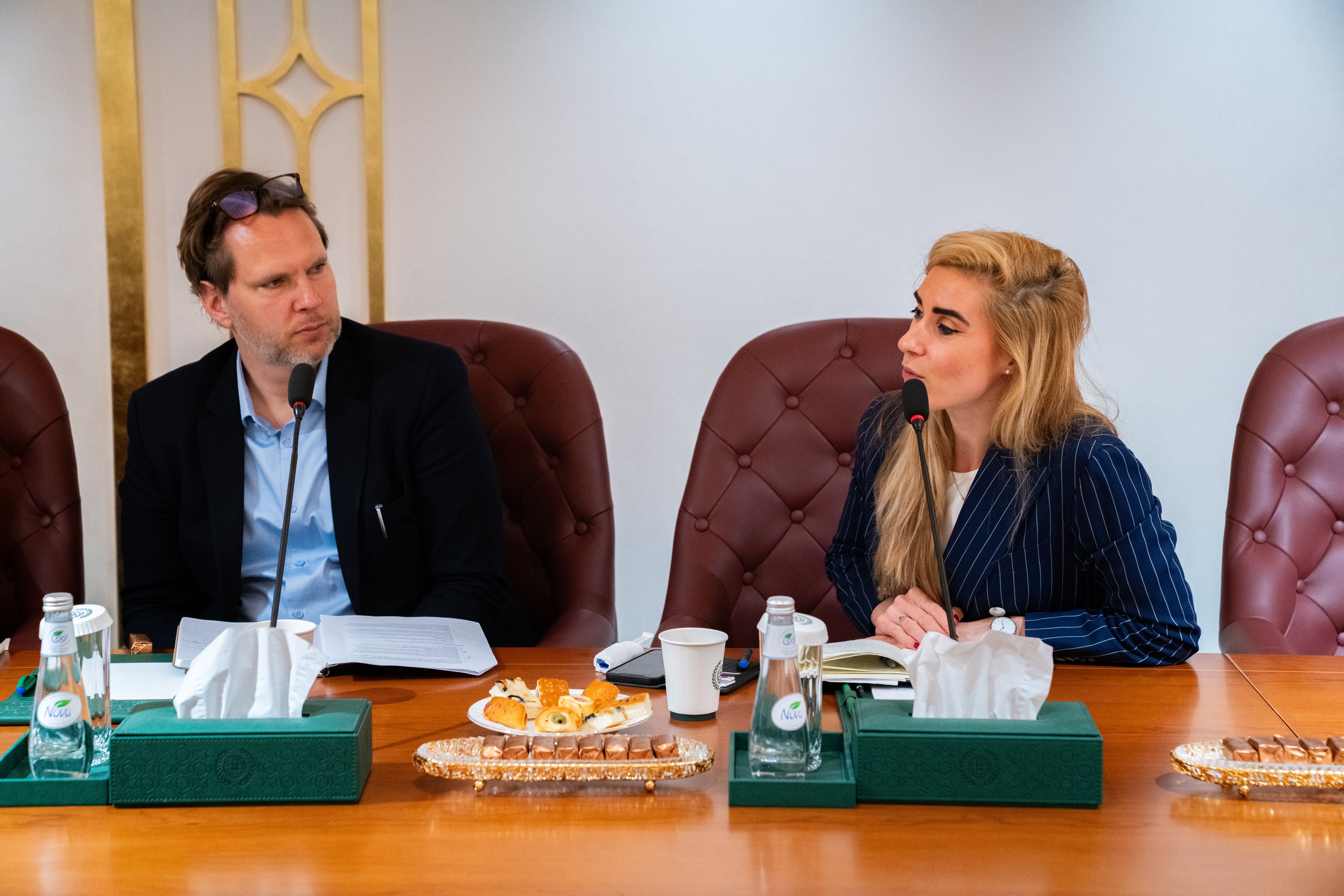 El Secretario General, el Sheij Mohammed Al-Issa, se reunió en Riad con una delegación de alto nivel de los Países Bajos.