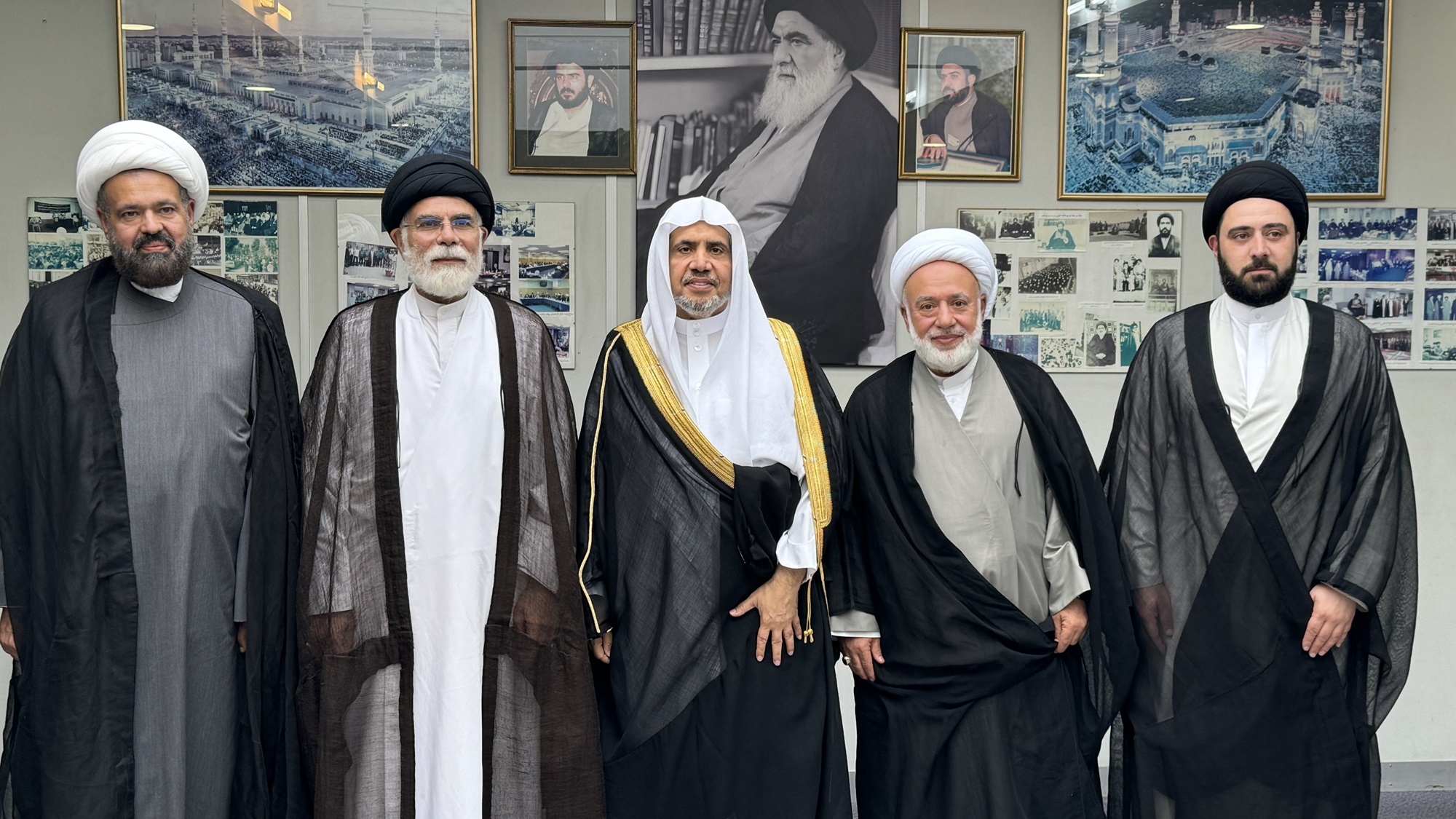 In the British capital of London, the Al-Khoei Foundation, under the leadership of Sayed Abdul Saheb Al-Khoei, Secretary-General of the Al-Khoei Foundation, hosted His Excellency Sheikh Dr. Mohammed Alissa