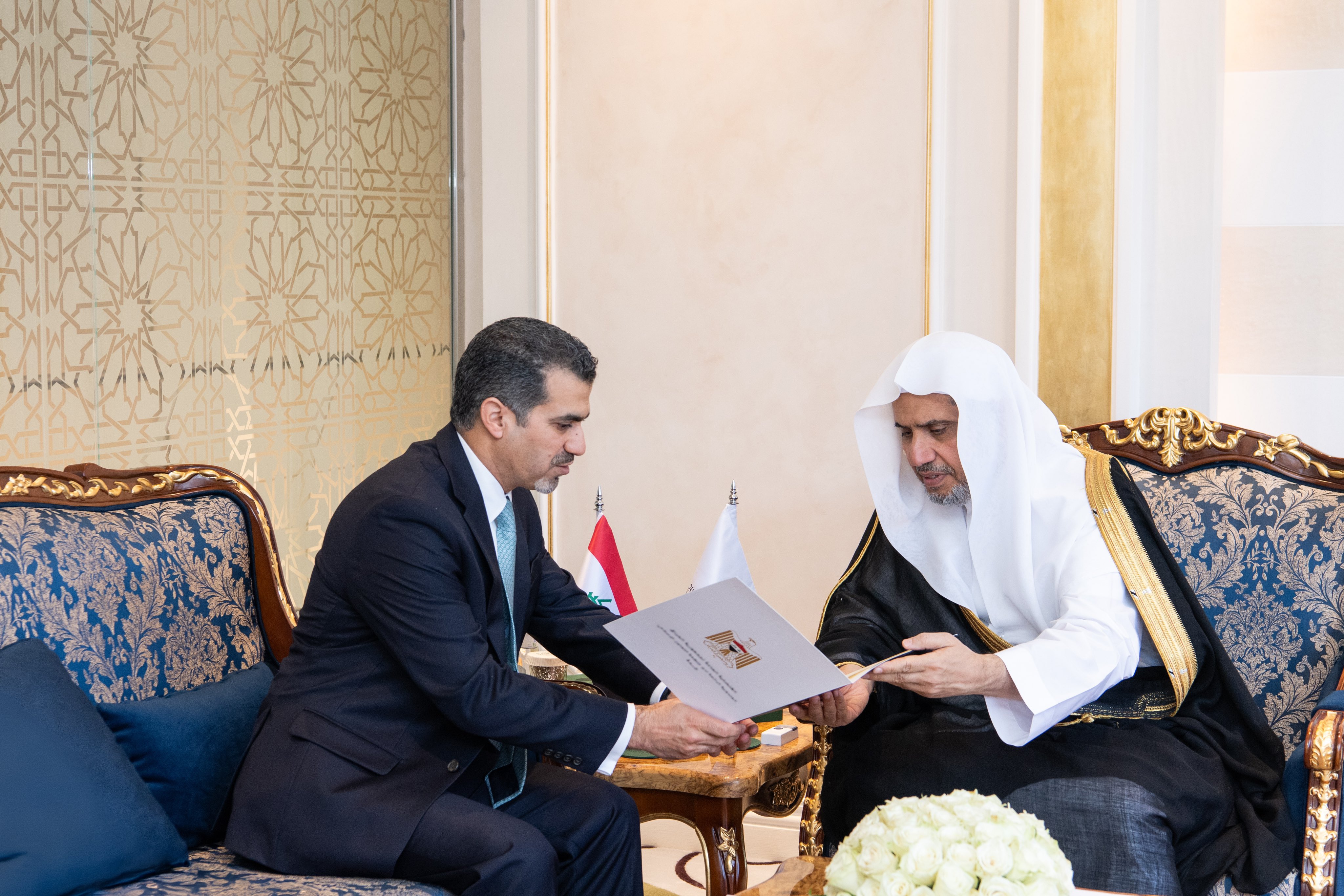 The Ministry of Foreign Affairs of the Republic of Iraq announces the receipt of an official invitation by His Excellency Sheikh Dr. Mohammed bin Abdulkarim Al-Issa, Secretary-General of the Muslim World League (MWL)