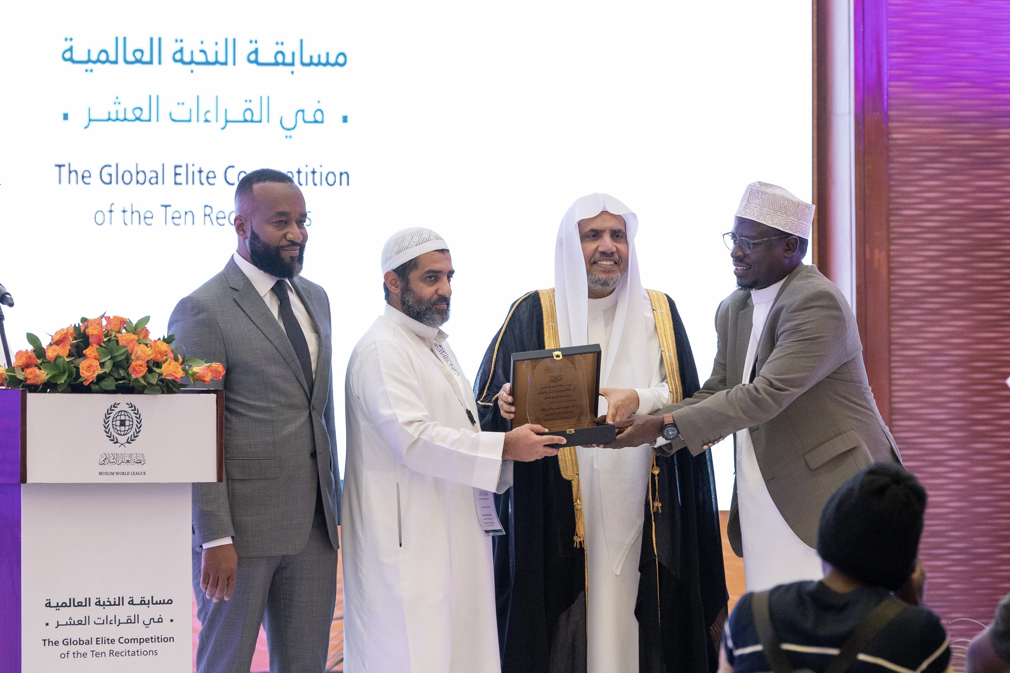 في أكبر احتفاليةٍ قرآنيةٍ تشهدُها أفريقيا، وبمشاركةٍ واسعةٍ من حفَظة القرآن الكريم المُجازين بالقراءات العشر حول العالم، وحضور علماء أفريقيا