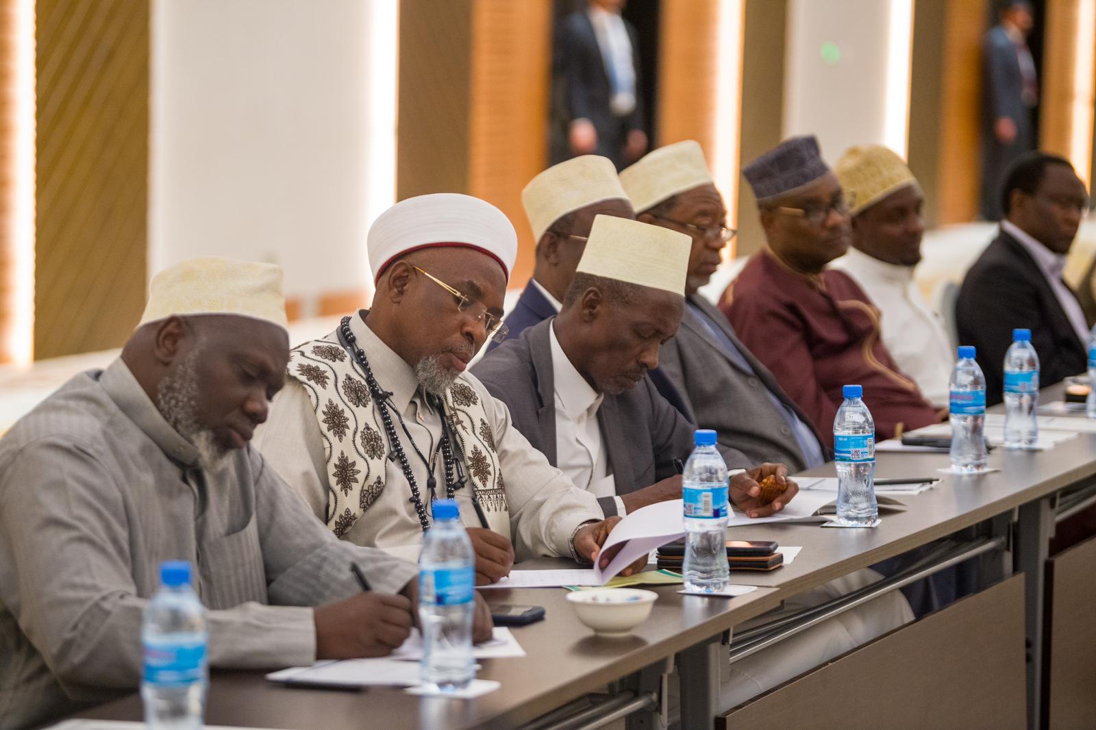Today, the city of Dar es Salaam hosted a scholarly meeting: Members of the Council of Senior Scholars of the United Republic of Tanzania, led by His Eminence Sheikh Abubakr Zubeir, Grand Imam of Tanzania, welcomed His Excellency Sheikh Dr. Mohammed Alissa