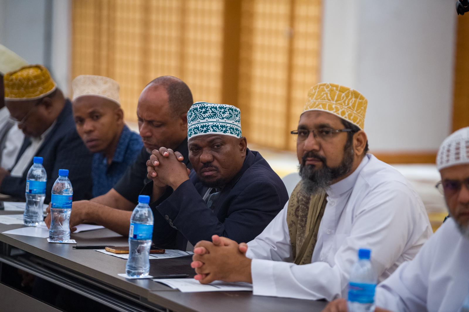 Today, the city of Dar es Salaam hosted a scholarly meeting: Members of the Council of Senior Scholars of the United Republic of Tanzania, led by His Eminence Sheikh Abubakr Zubeir, Grand Imam of Tanzania, welcomed His Excellency Sheikh Dr. Mohammed Alissa